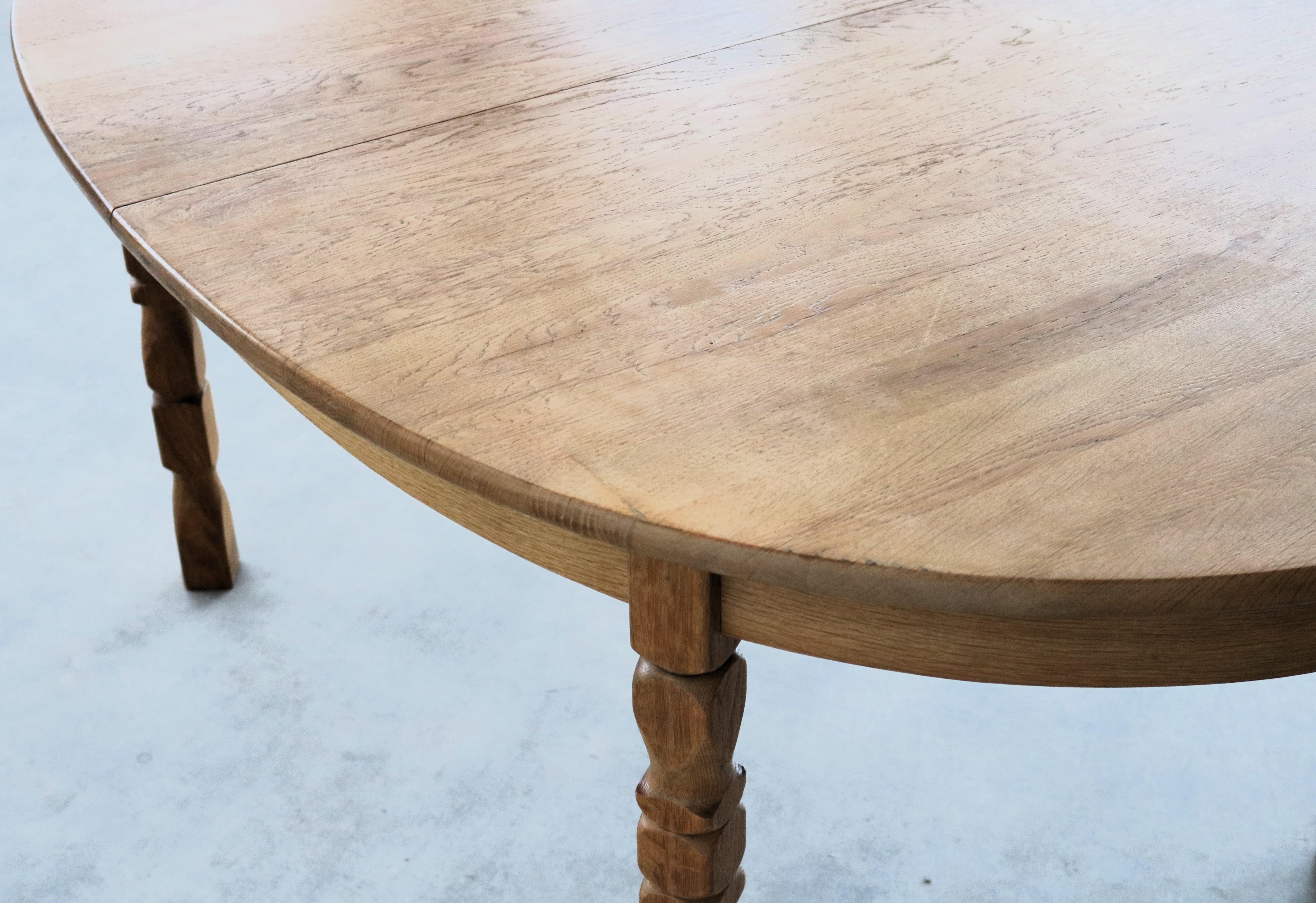 brutalist extendable oak dining table For Sale 5