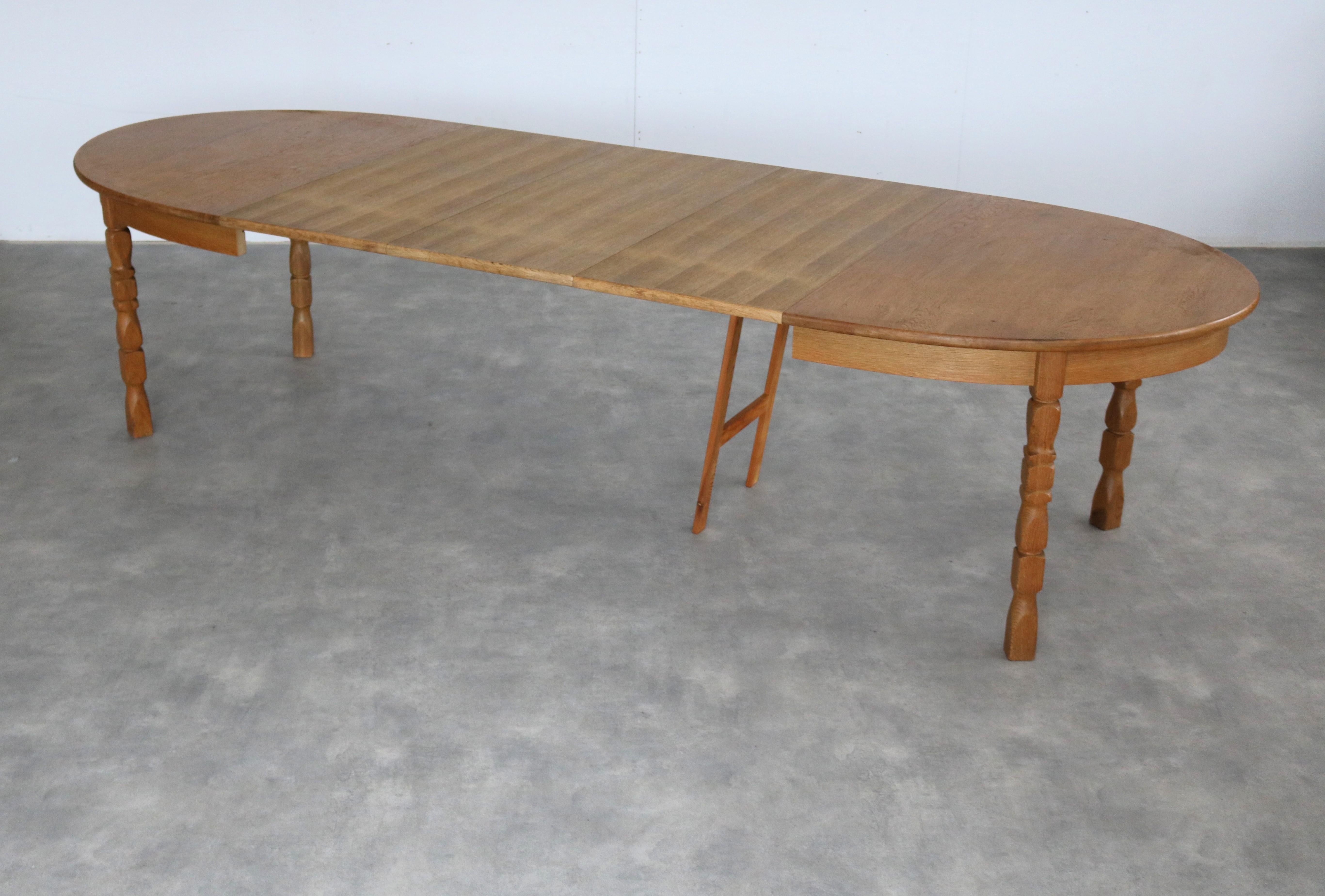 Danish brutalist extendable oak dining table For Sale