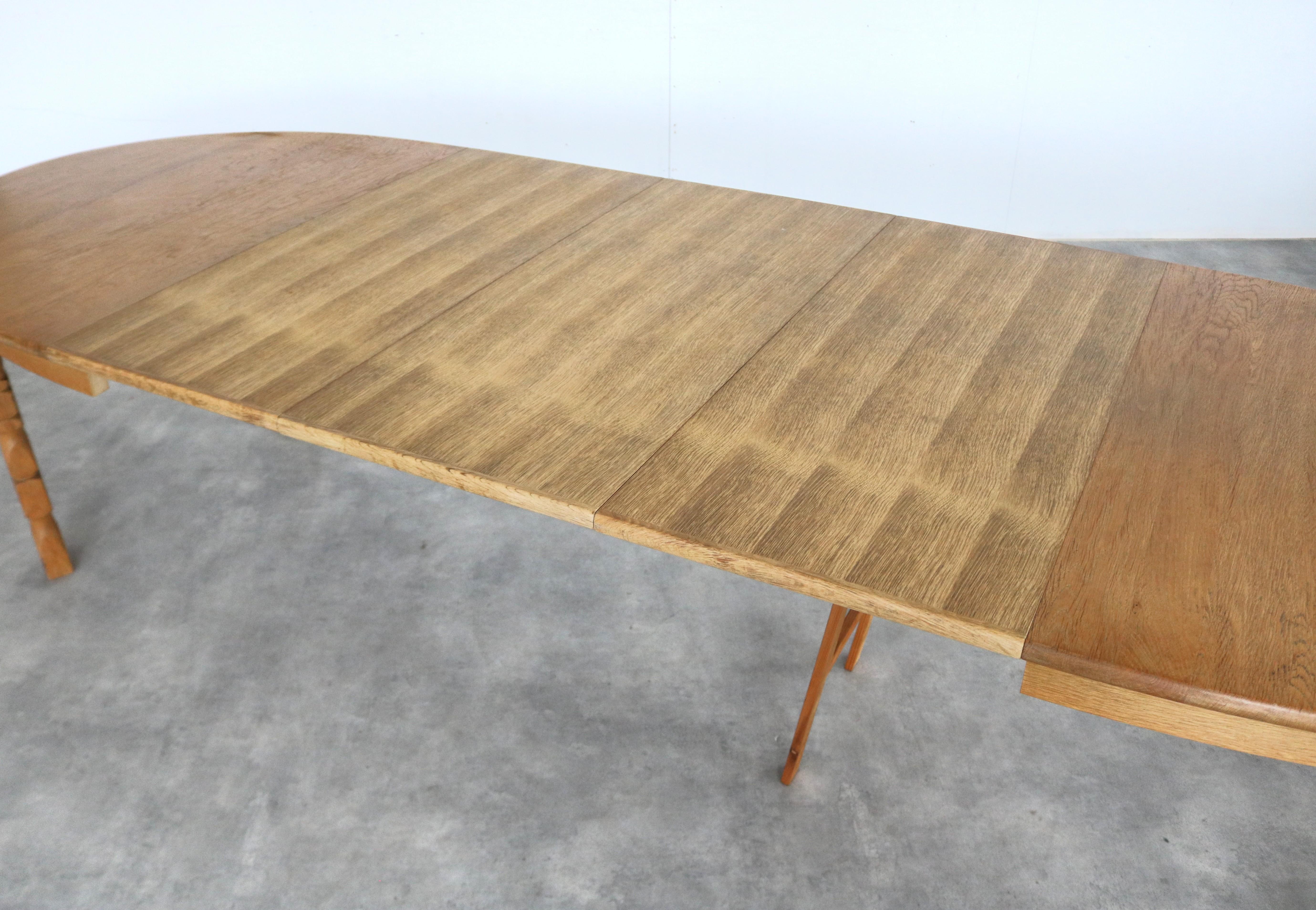 Mid-20th Century brutalist extendable oak dining table For Sale