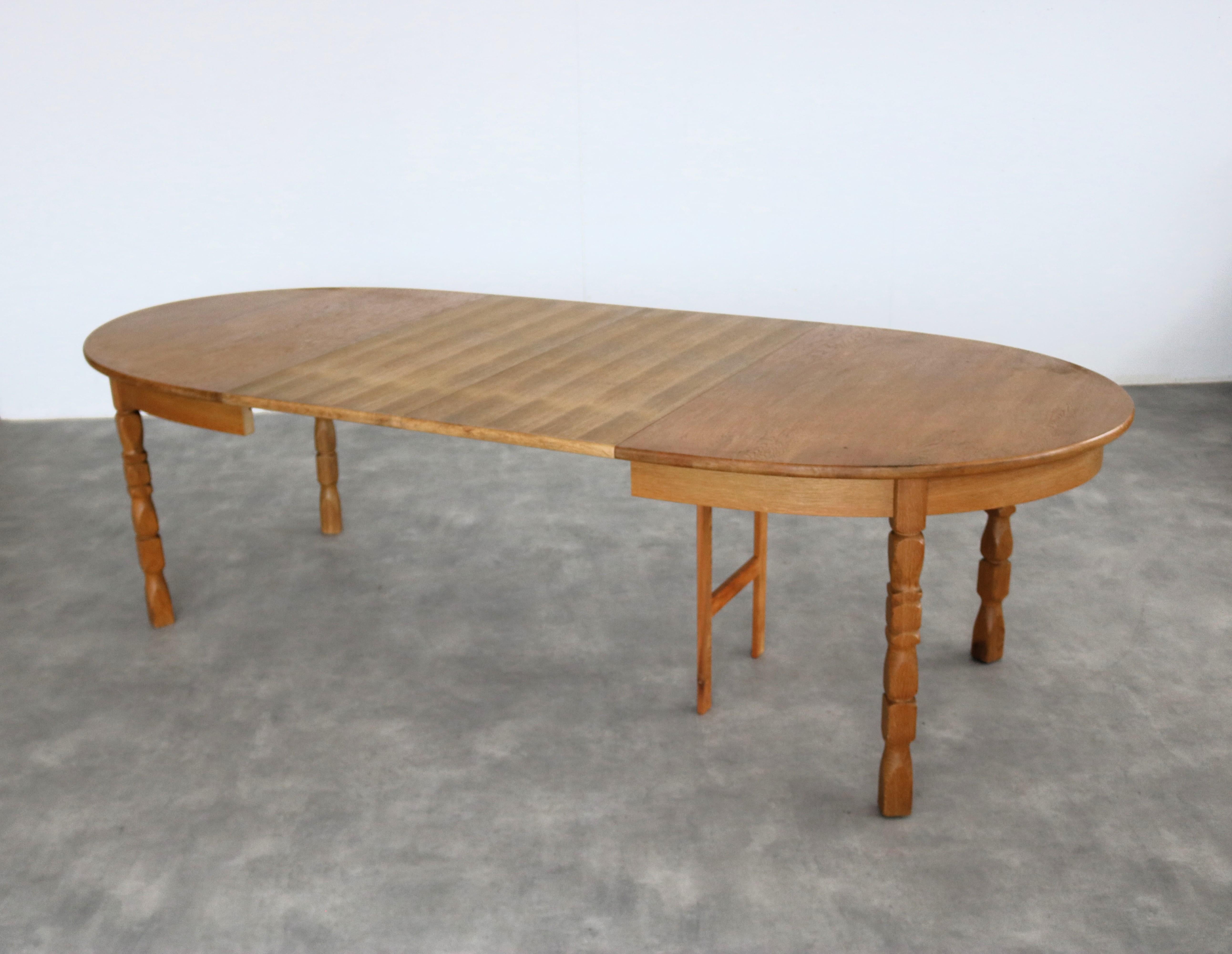 Oak brutalist extendable oak dining table For Sale