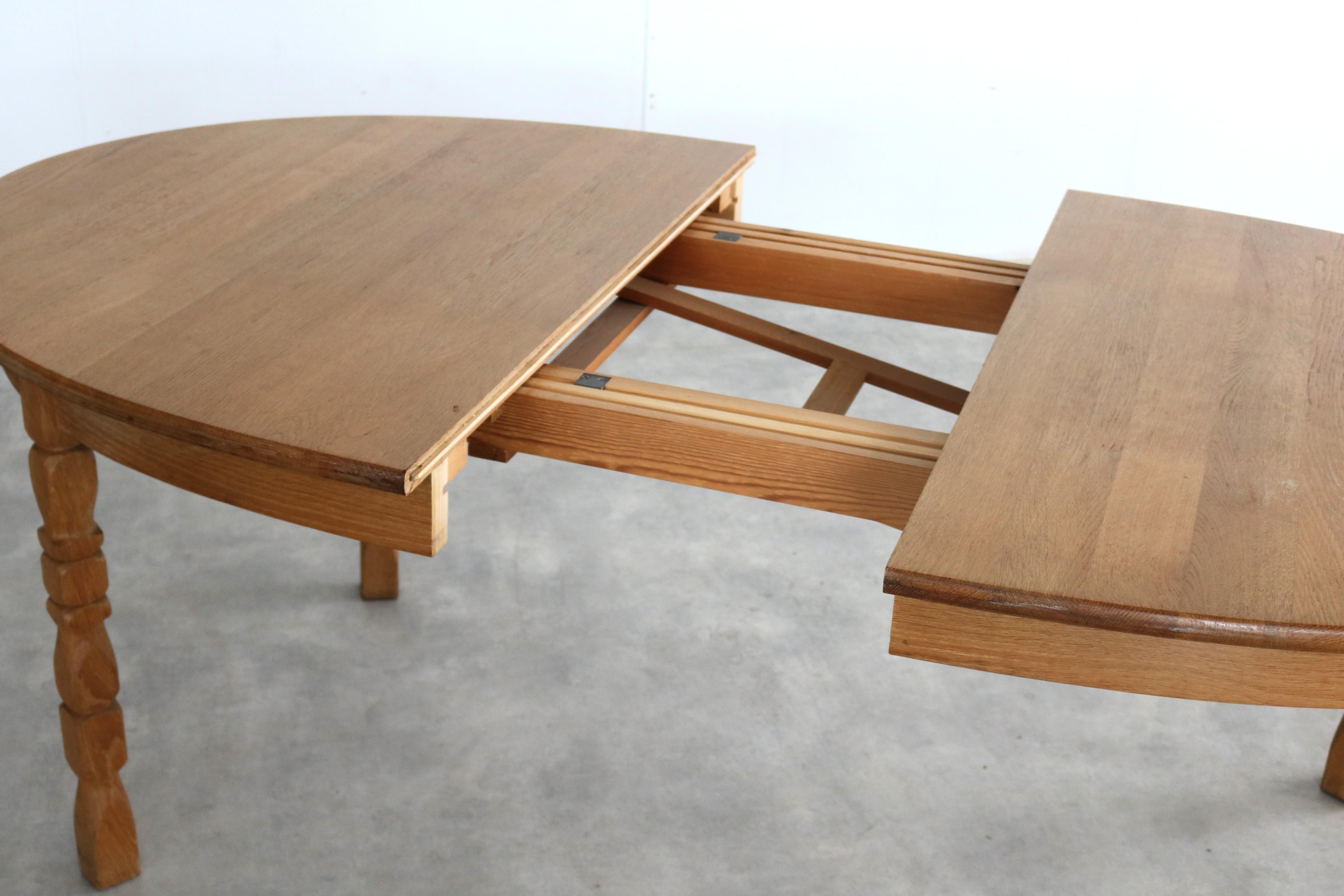 brutalist ausziehbarer eiche esstisch im Angebot 1