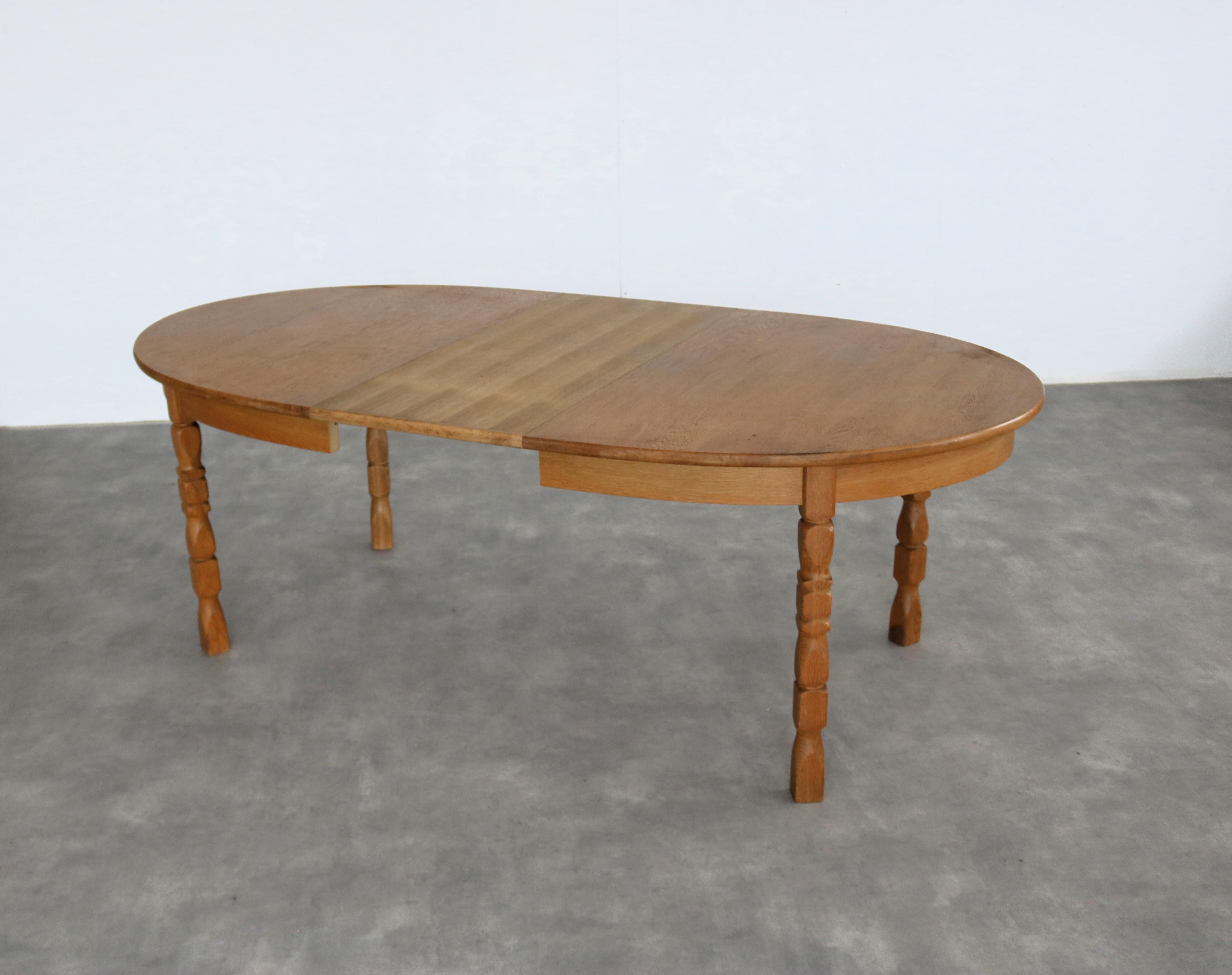 brutalist extendable oak dining table For Sale 1
