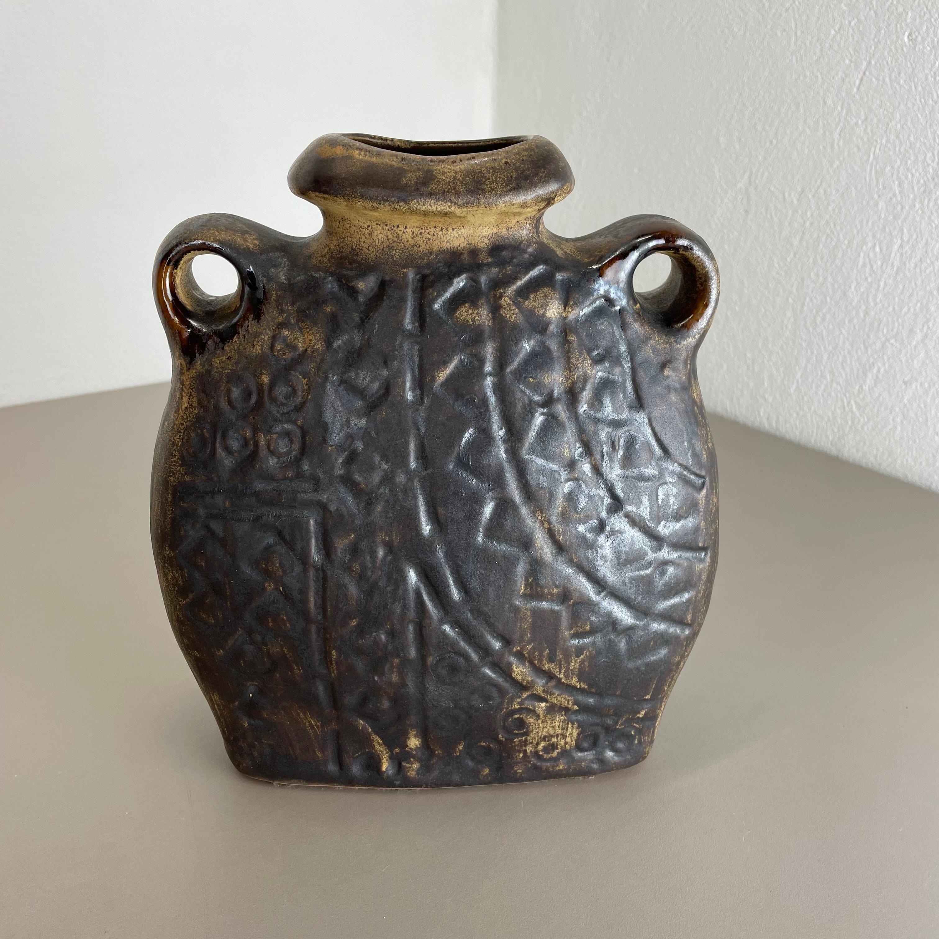 Brutalist Fat Lava Ceramic Vase Heinz Siery Carstens Tönnieshof, Germany, 1970s In Good Condition For Sale In Kirchlengern, DE