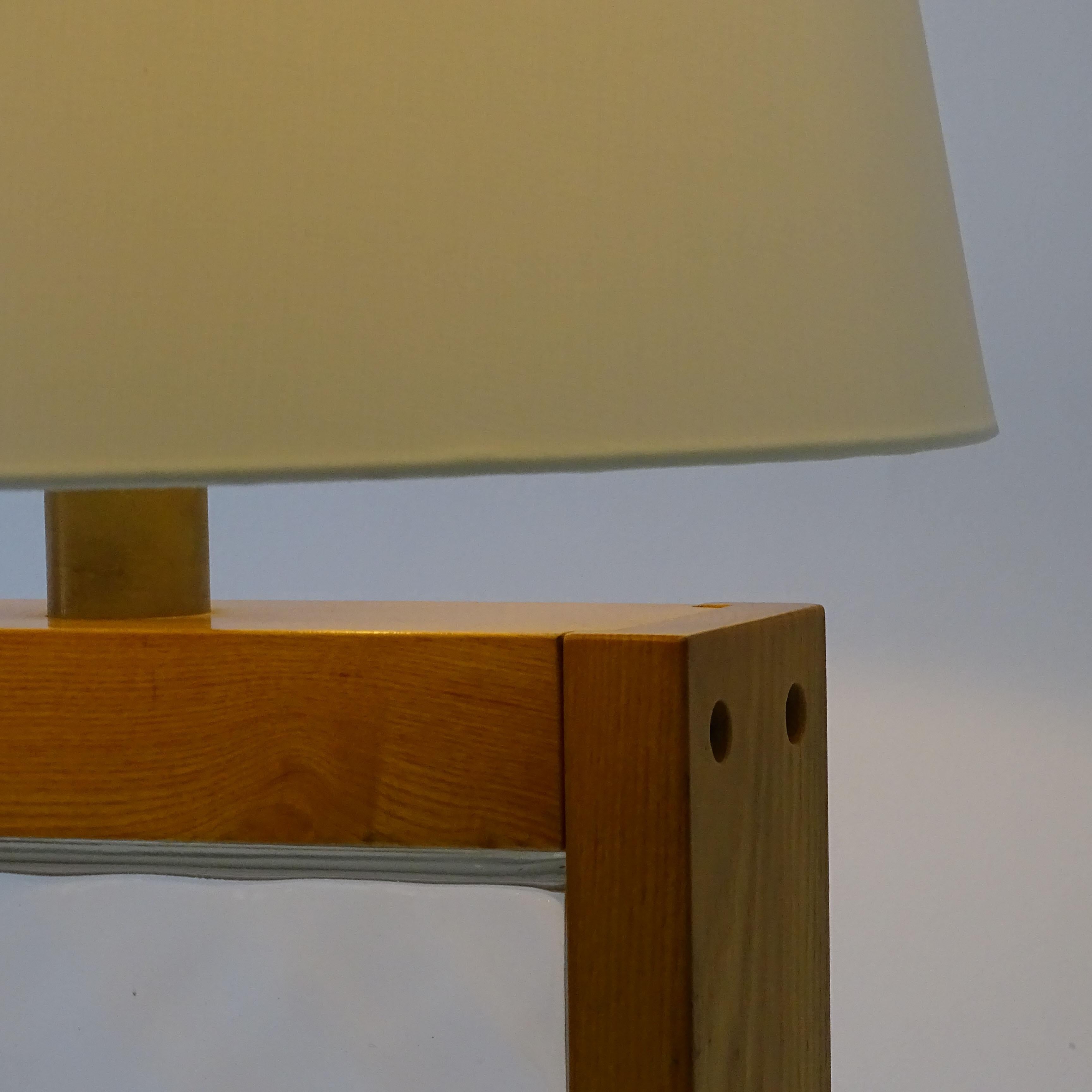 Mid-Century moderno Lampada da tavolo brutalista in legno di pino e vetro di Felice Antonio Botta, Italia 1970 in vendita