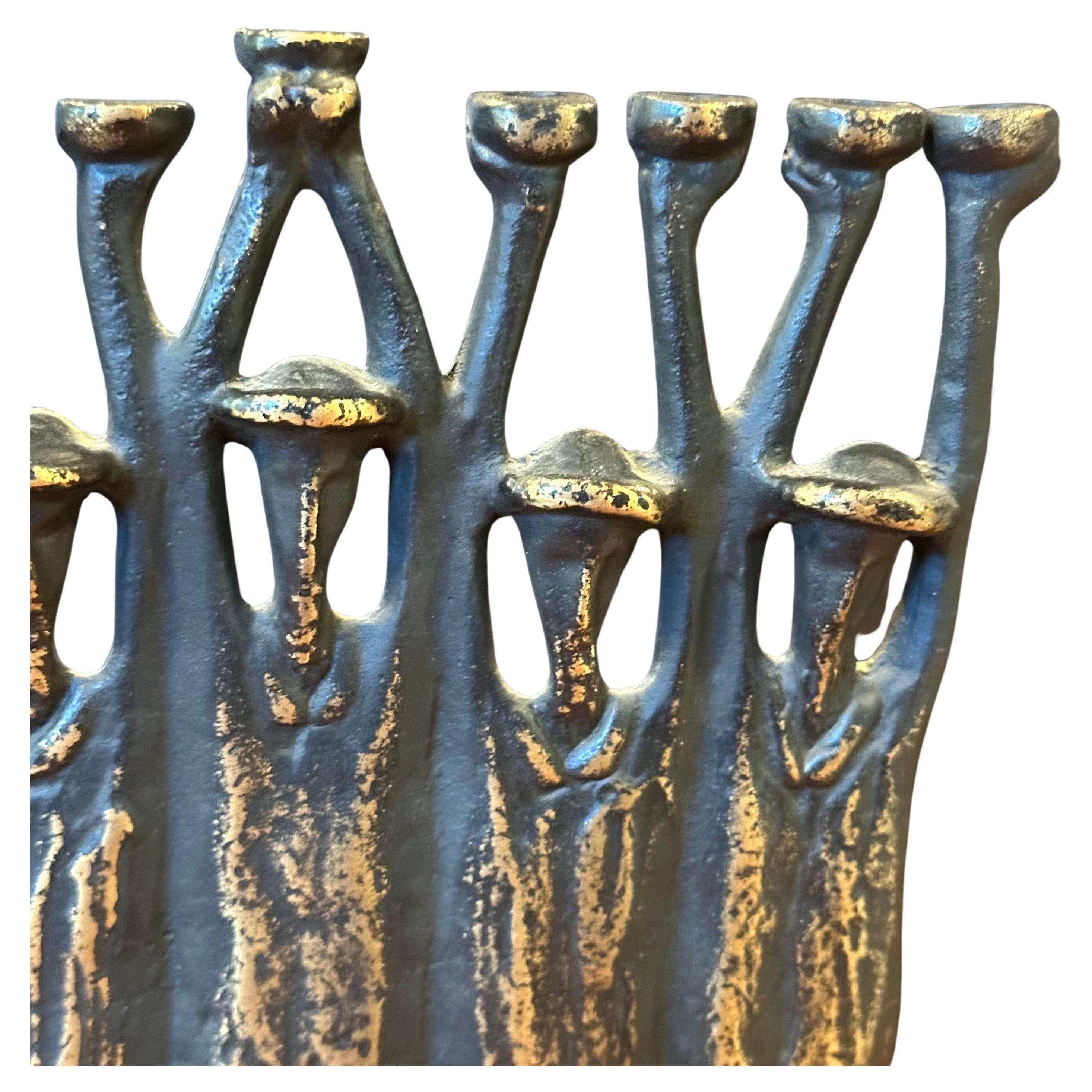 Menorah Figurativa Brutalista Rabí de Bronce de Ruth Bloch / Block en Bueno estado para la venta en San Diego, CA