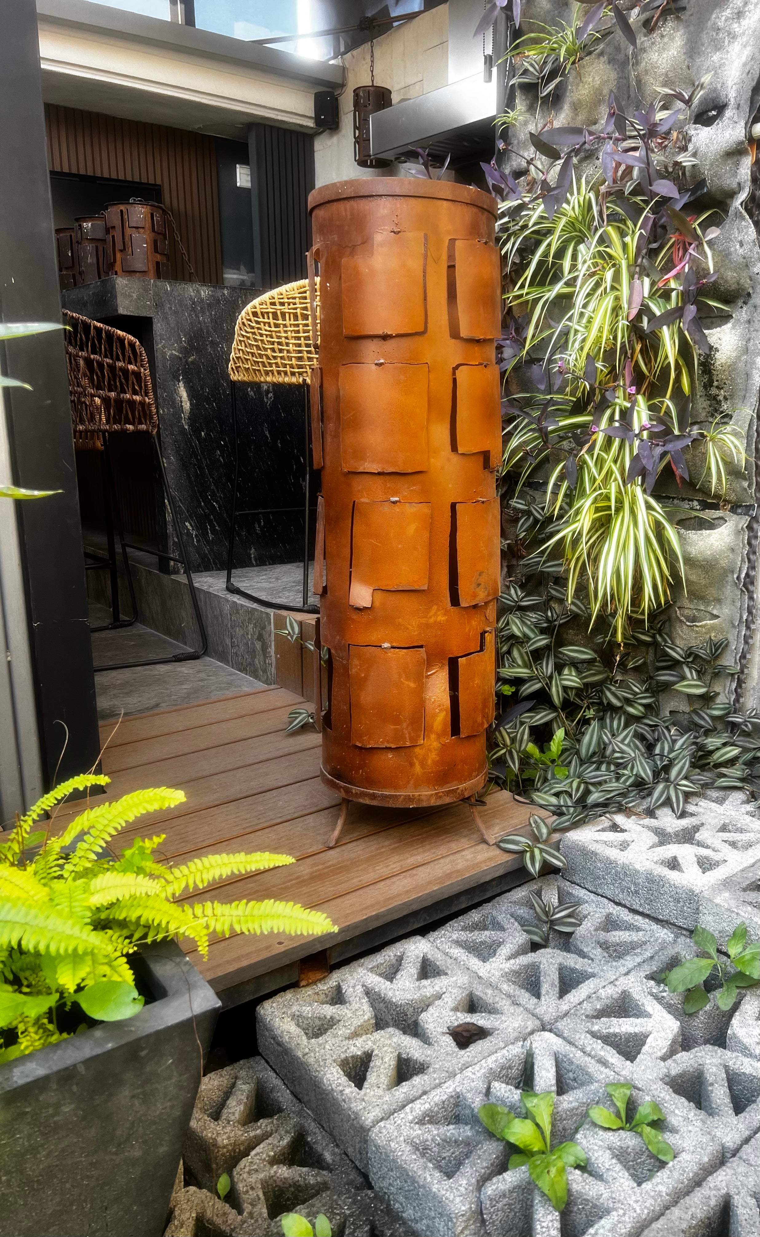 Brutalist metal floor lamp handmade in the 60s, these lamp need to be rewired and the concept is like this, rust and wear. In another post of ours we have 5 pendant lamps of the same concept (las picture). If you have any questions, do not hesitate