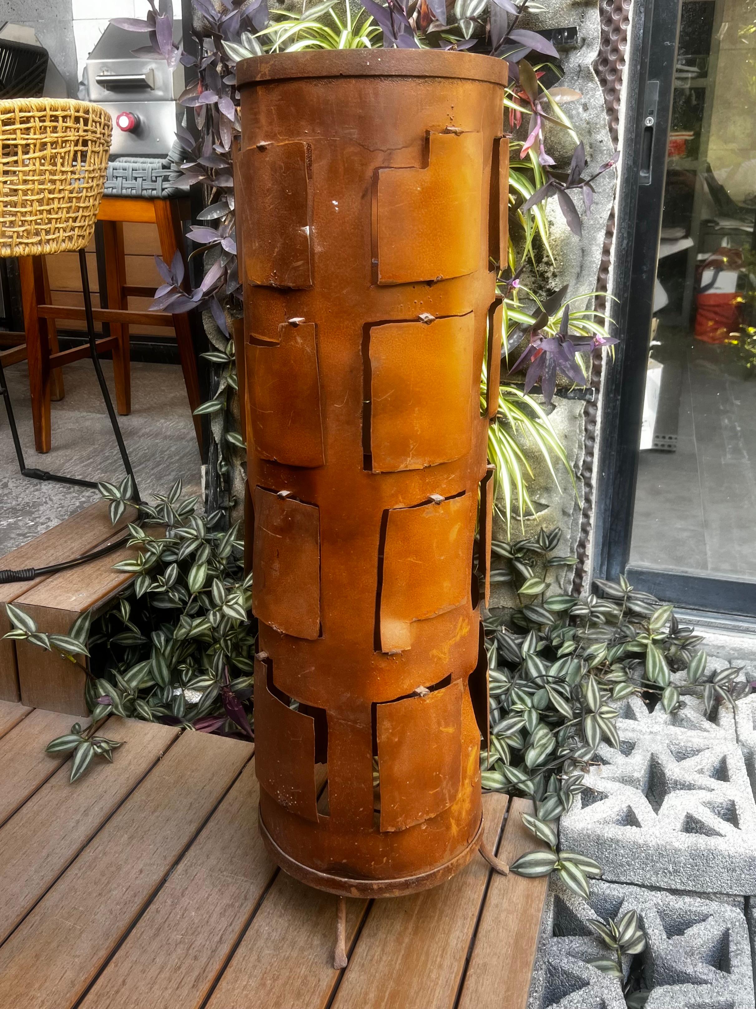 Brutalist Floor Handmade Lamp, Circa 1960 In Fair Condition For Sale In San Pedro Garza Garcia, Nuevo Leon