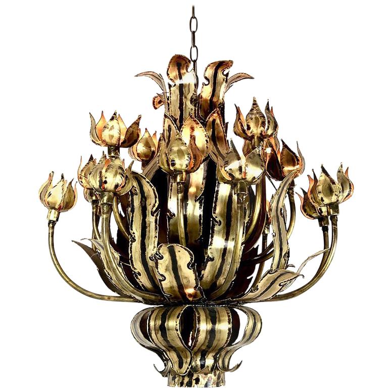 Brutalistischer Kronleuchter mit Blumenknospen im Torch Cut-Schliff von Tom Greene