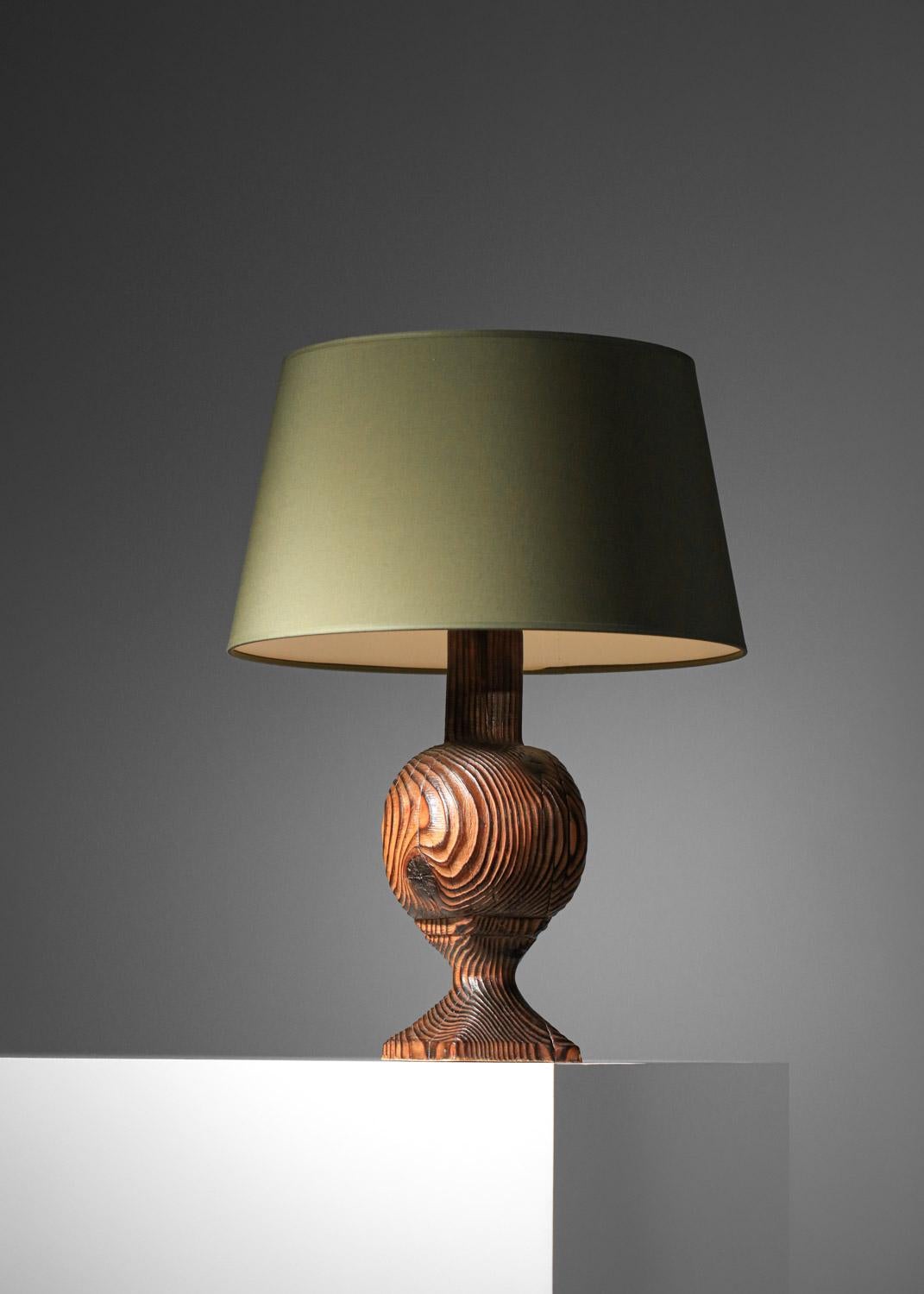 French Brutalist table lamp from the 60s/70s. Burnt-wood base turned from a single piece of wood. Folk art craftsmanship. Beautiful vintage condition with a nice patina on the wood (see photos). Electrical system refurbished, retaining the original