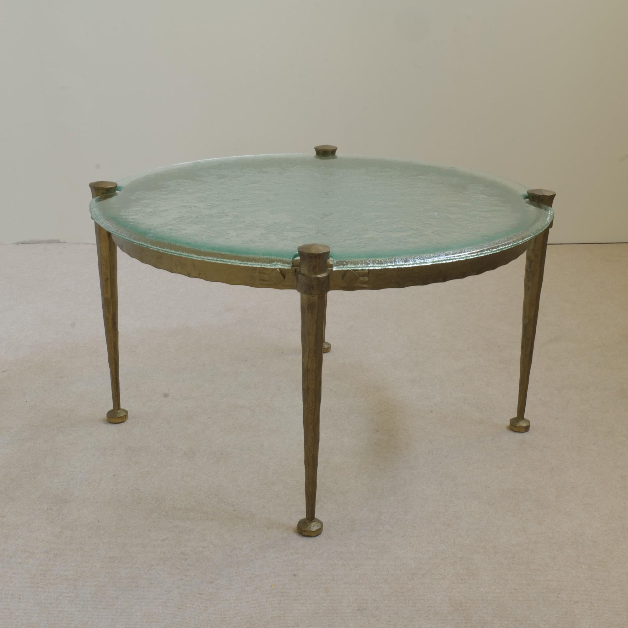 - mesa de hierro forjado atributo Lothar Klute 
- impresionante cristal aguamarina
- muy buen estado sin desconchones ni frenos
- 90 cm x 51 cm de altura