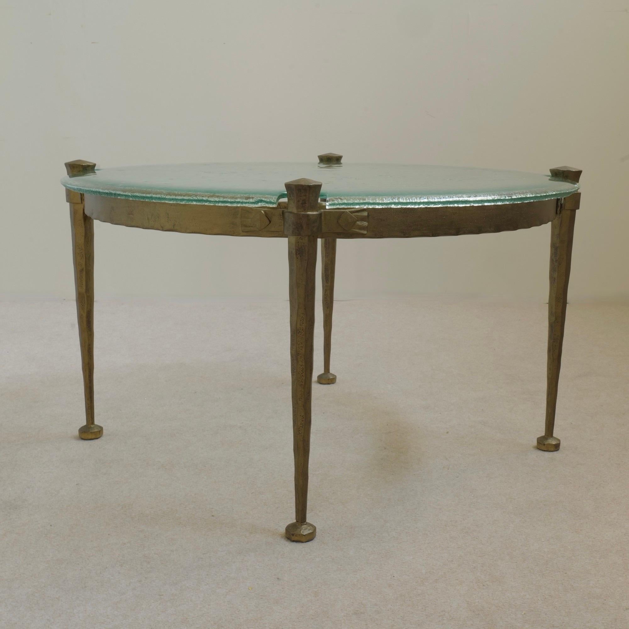 mesa de centro brutalista de forja con cristal aguamarina al estilo de Lothar Klute Vidrio en venta