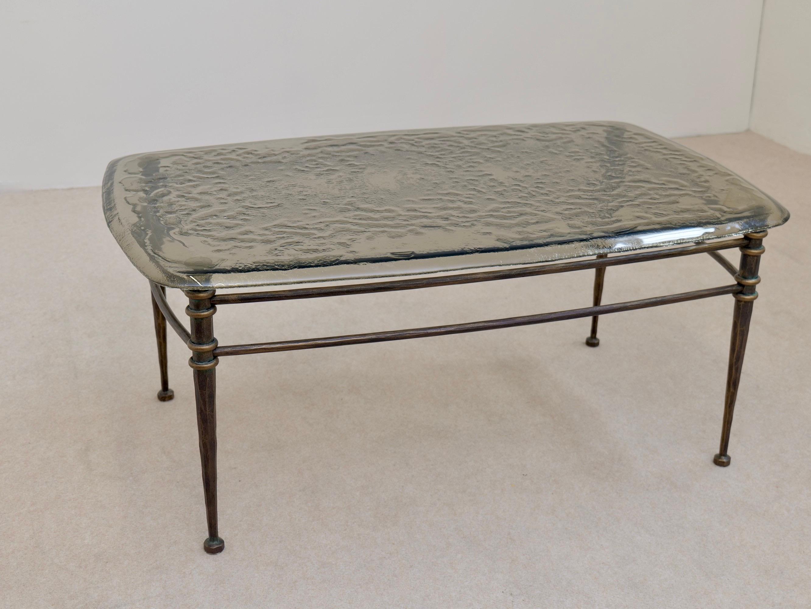 - impresionante mesa de centro de forja con cristal fundido
- perfecto estado
- 120 x 73 x 52 cm