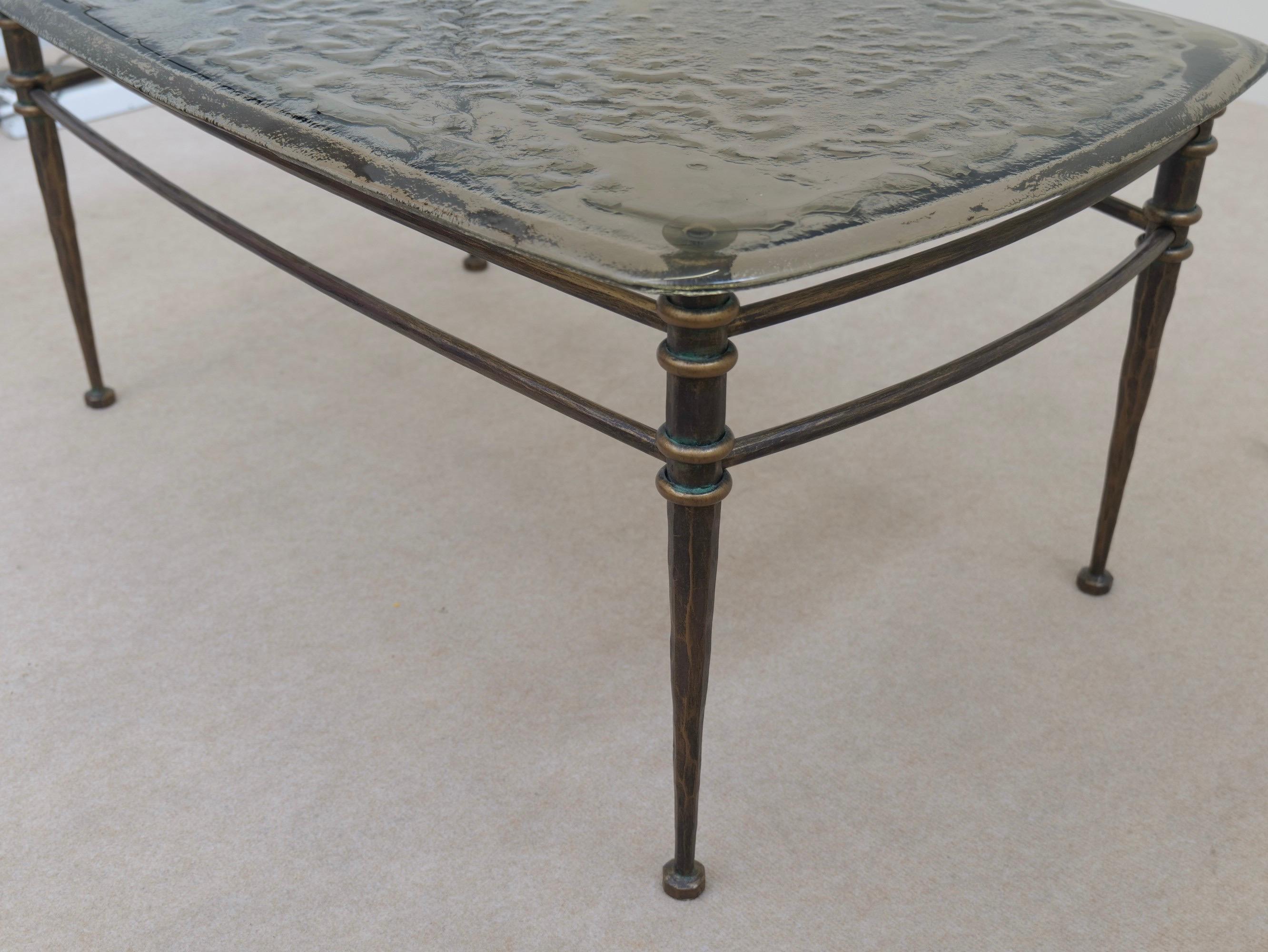 mesa de forja brutalista al estilo de Lothar Klute Vidrio en venta