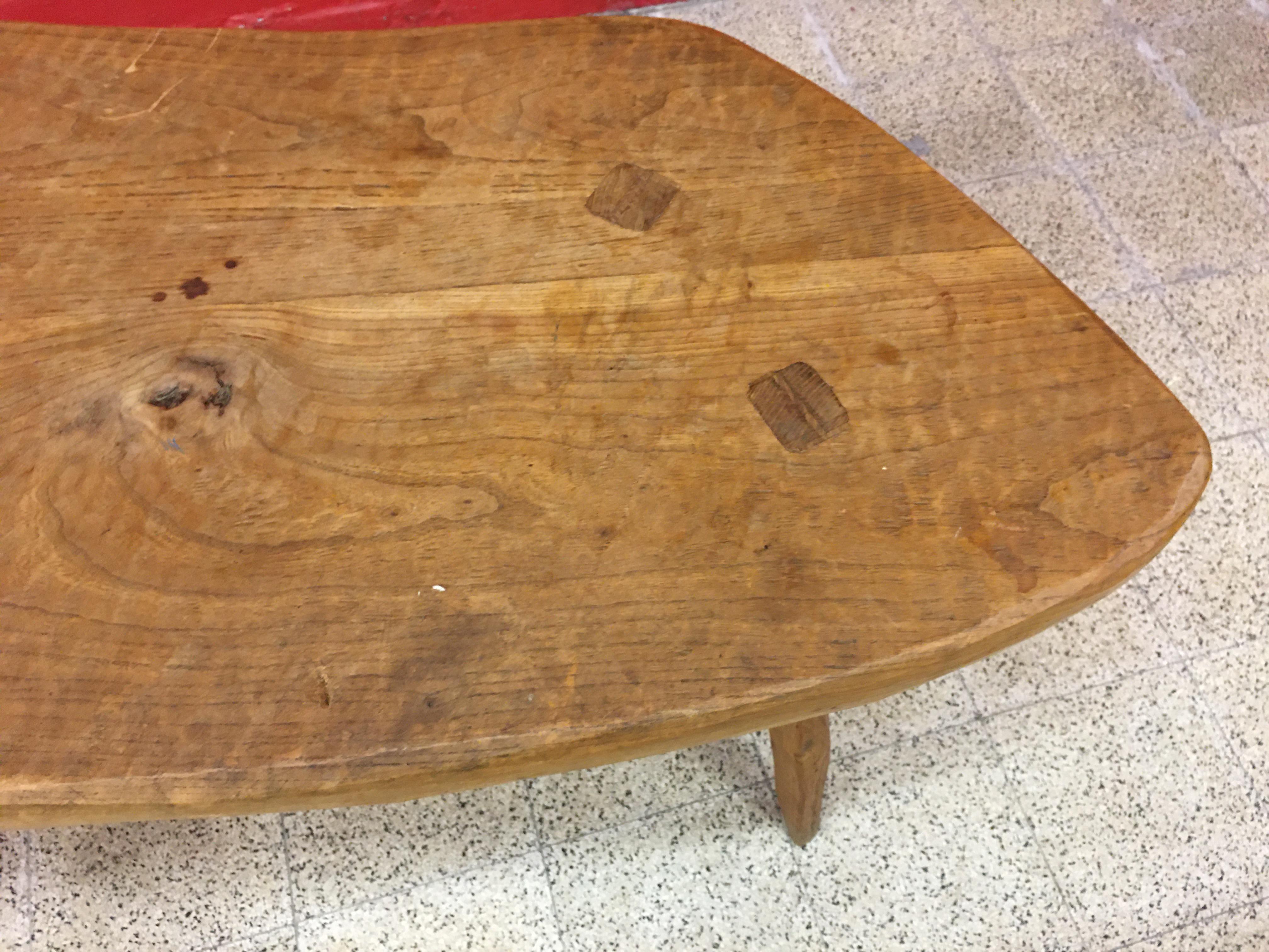 Brutalist Freeform Coffee Table in Solid Elm, circa 1950-1960 In Good Condition For Sale In Saint-Ouen, FR