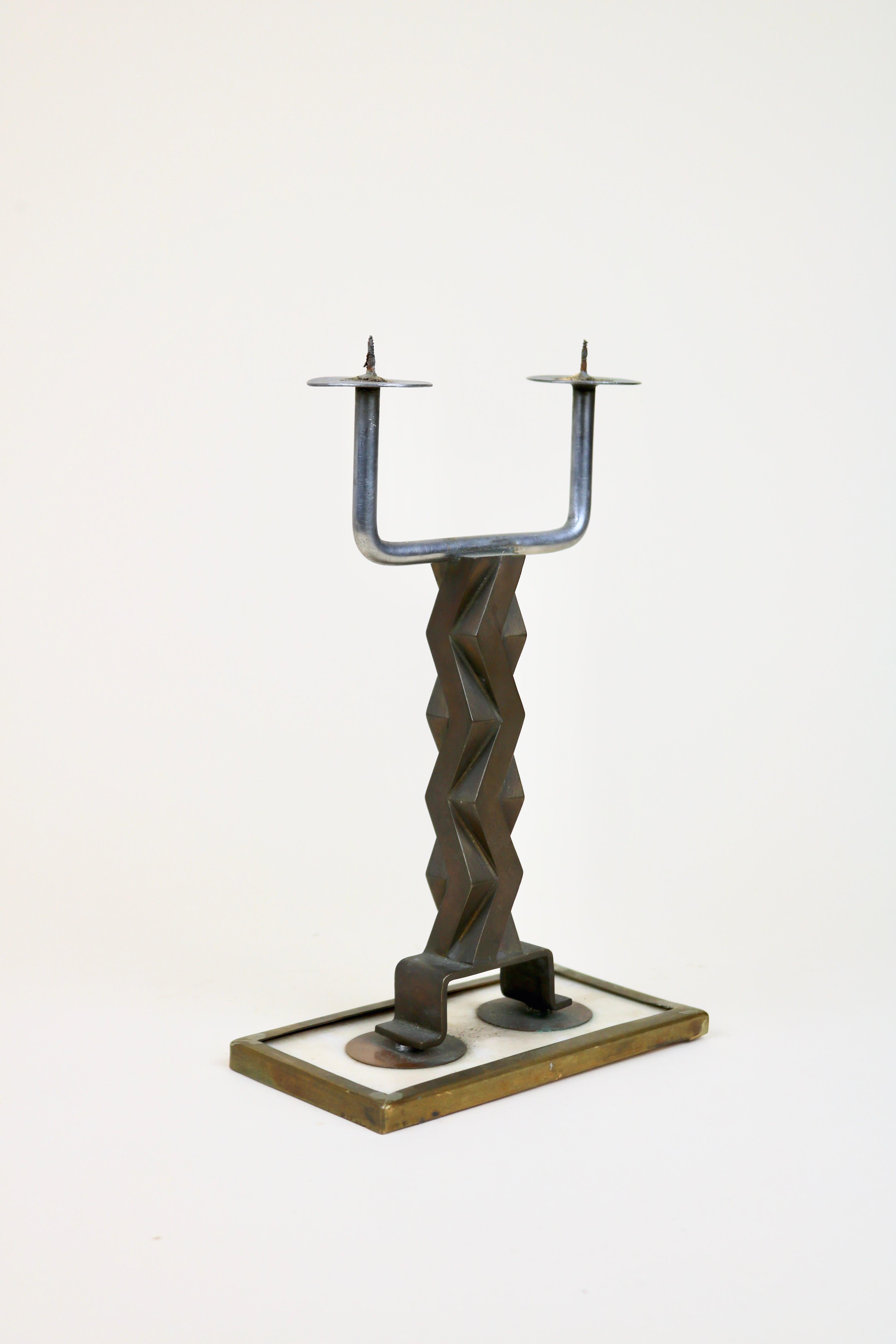 Brutalist candelabra pair made by a French craftsman.
A zig-zag bronze body, similar is seen in French Design of the 50s and 60s. Set on a framed alabaster base.


.