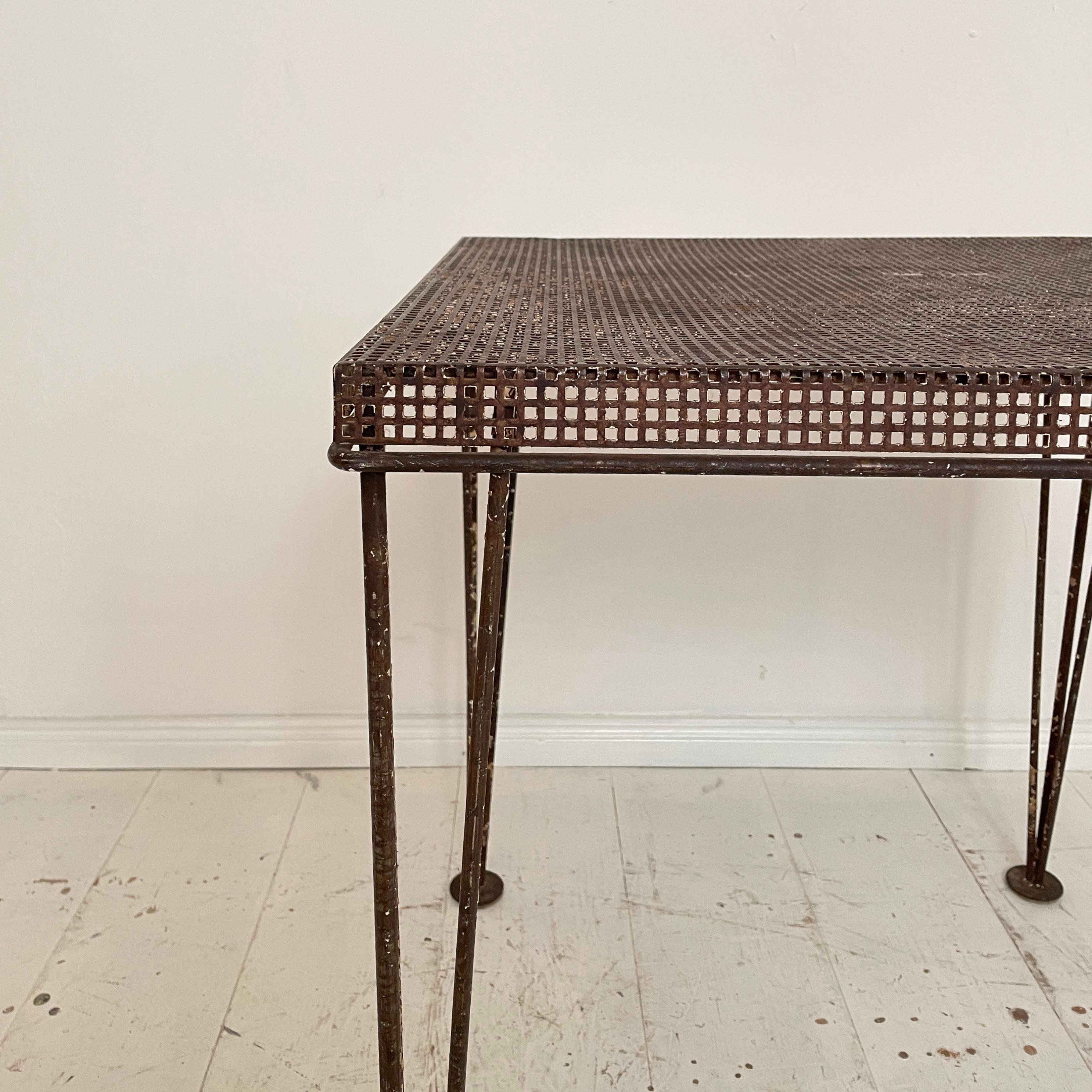 Brutalist French Dark Grey Side Table in Iron, 1960 For Sale 1