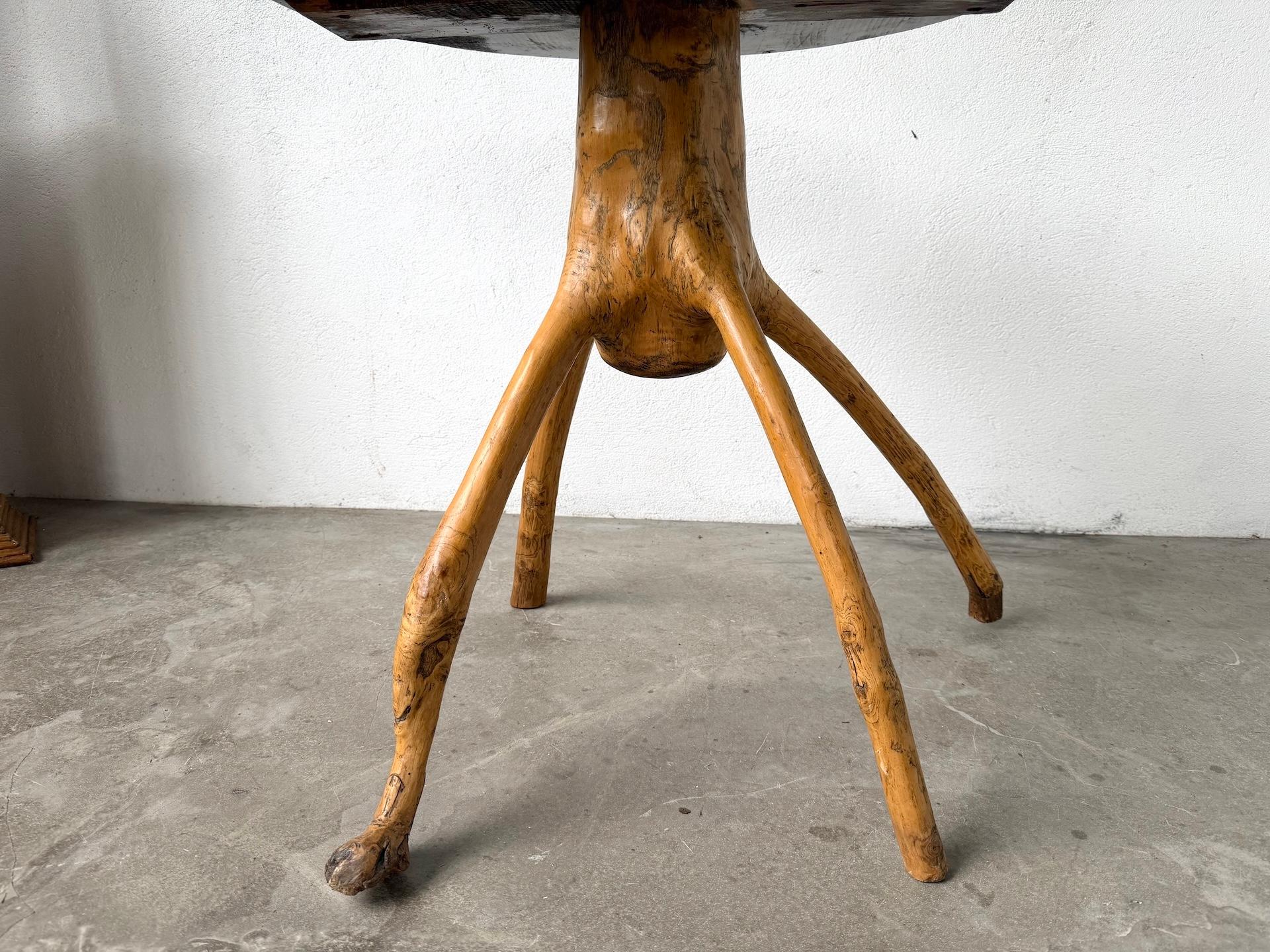 Olivier Table d'art populaire français brutaliste, années 1950. en vente