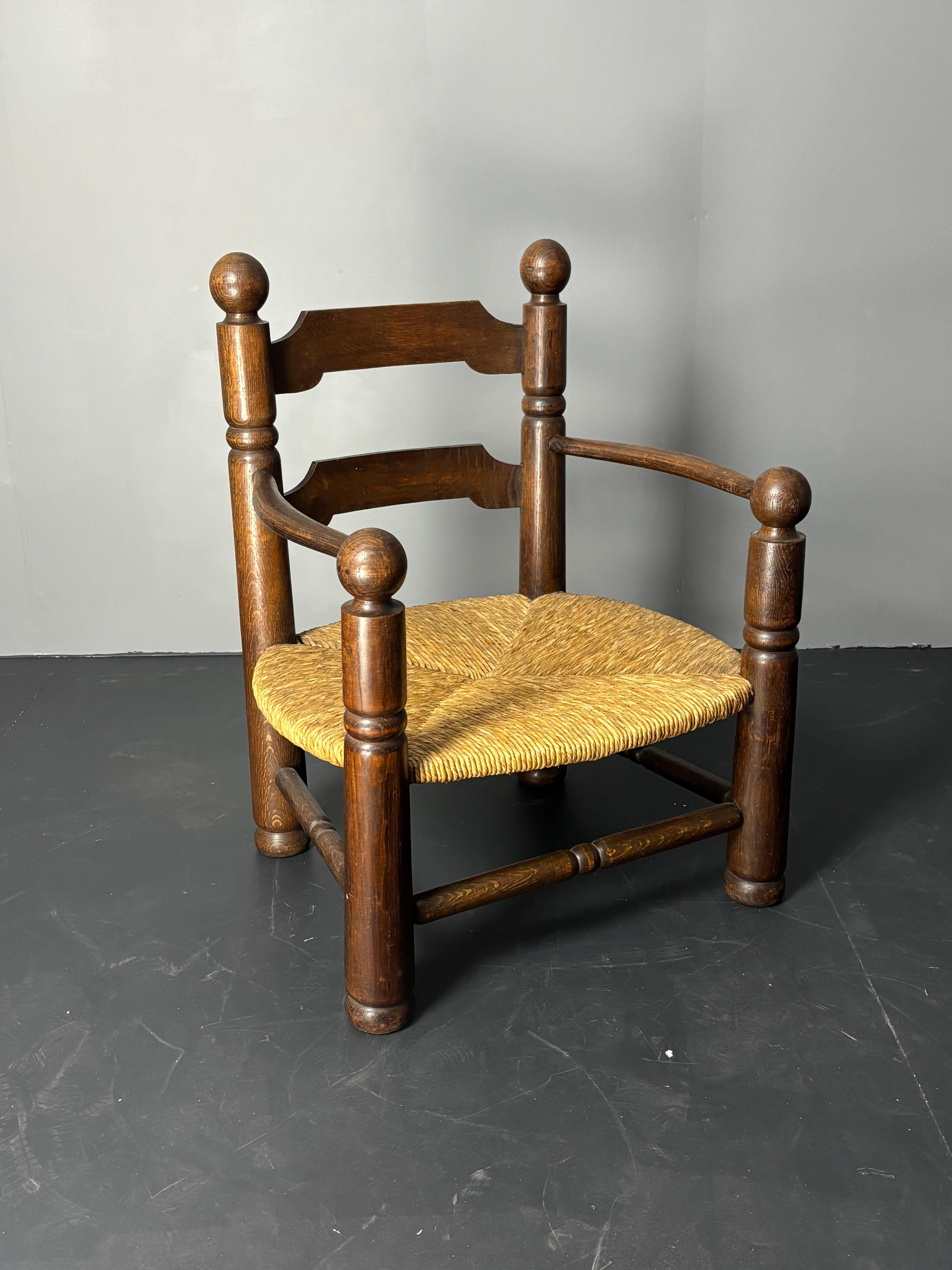 Fauteuil d'appoint en chêne jonc brutaliste français par Charles Dudouyt ca 1940s Bon état - En vente à Zaandam, NL