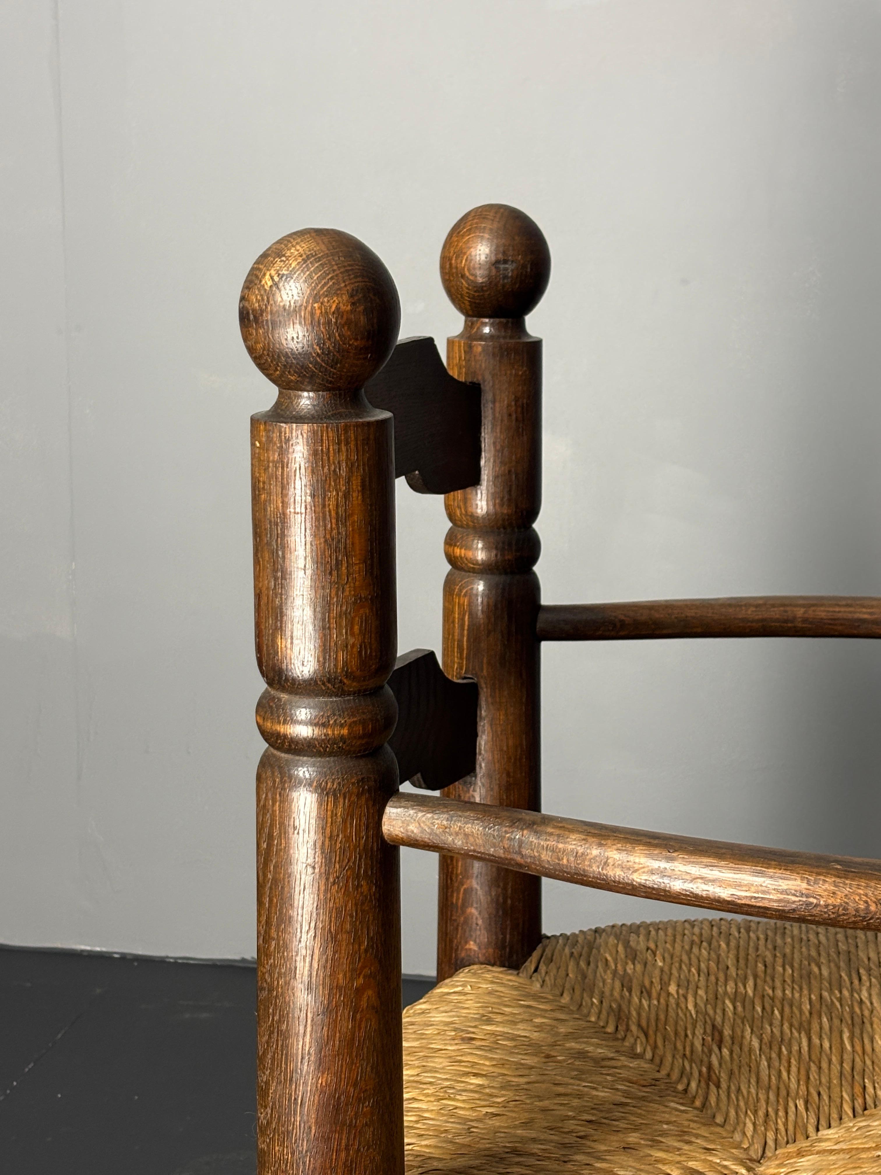 Fauteuil d'appoint en chêne jonc brutaliste français par Charles Dudouyt ca 1940s en vente 1