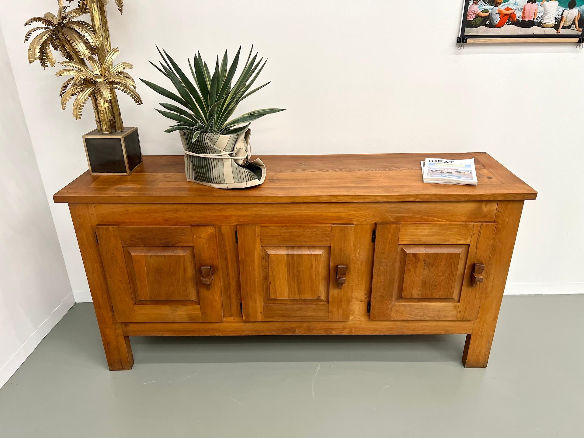Brutalist french sideboard from the 1950s in solid elm For Sale 4
