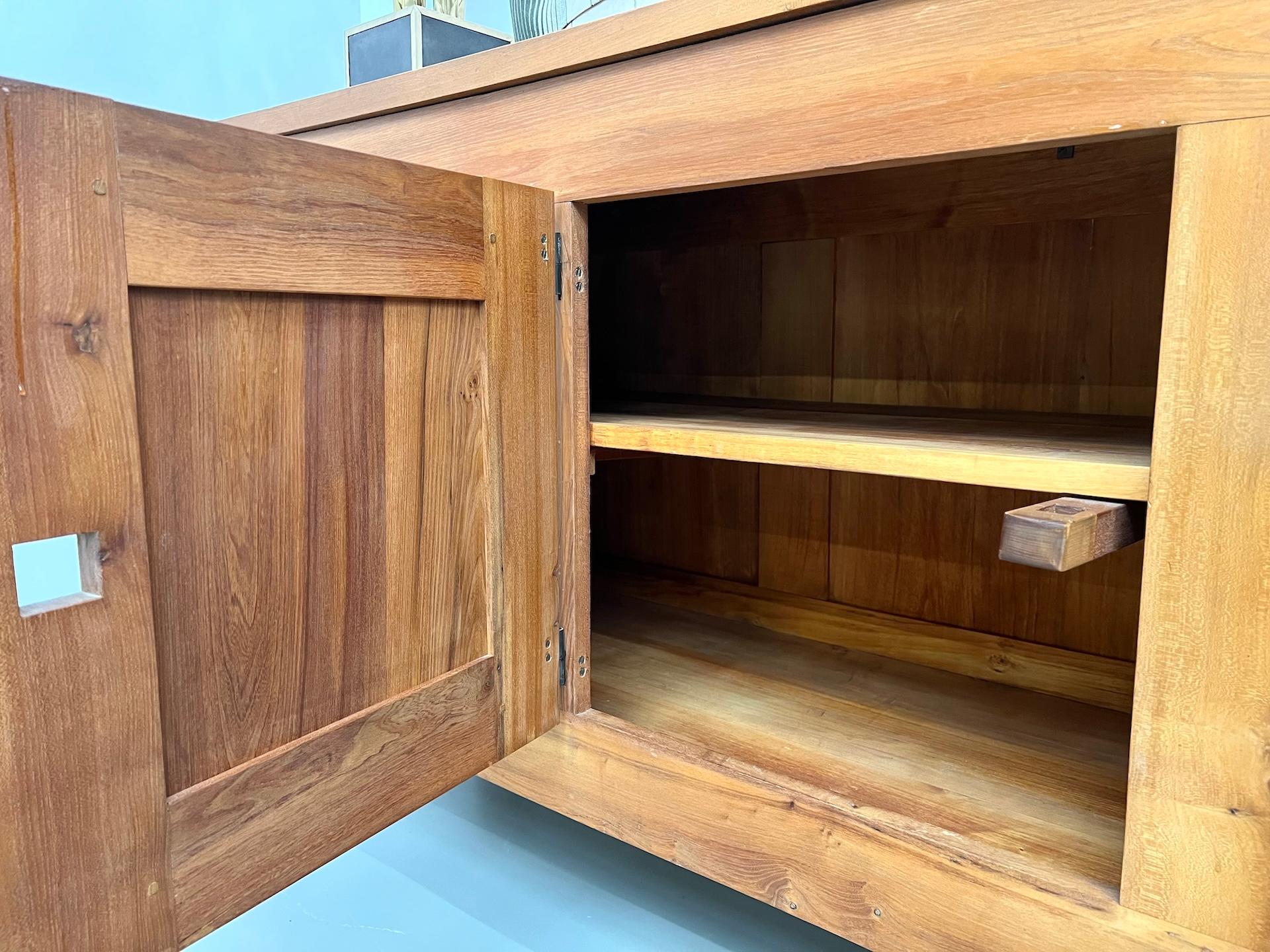 Brutalist french sideboard from the 1950s in solid elm For Sale 9