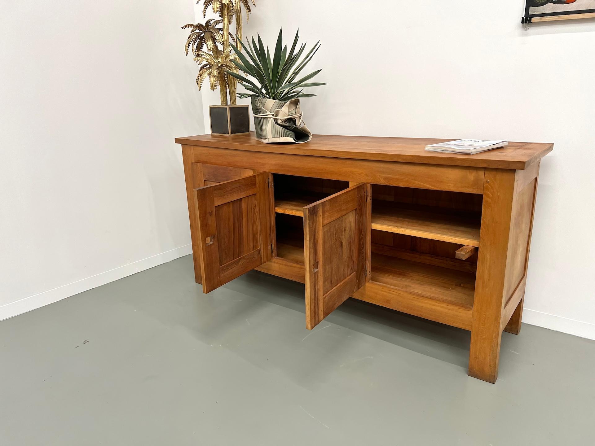 Brutalist french sideboard from the 1950s in solid elm For Sale 13