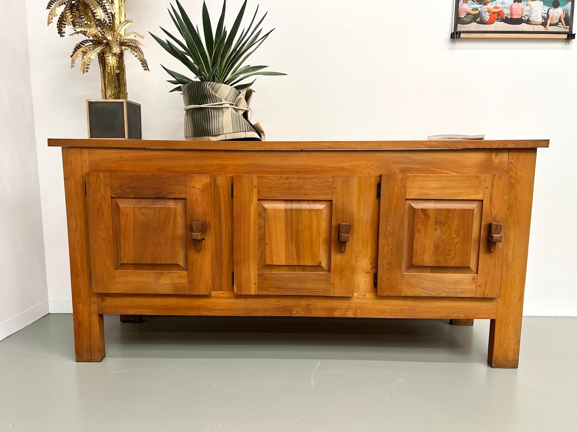 French Brutalist french sideboard from the 1950s in solid elm For Sale