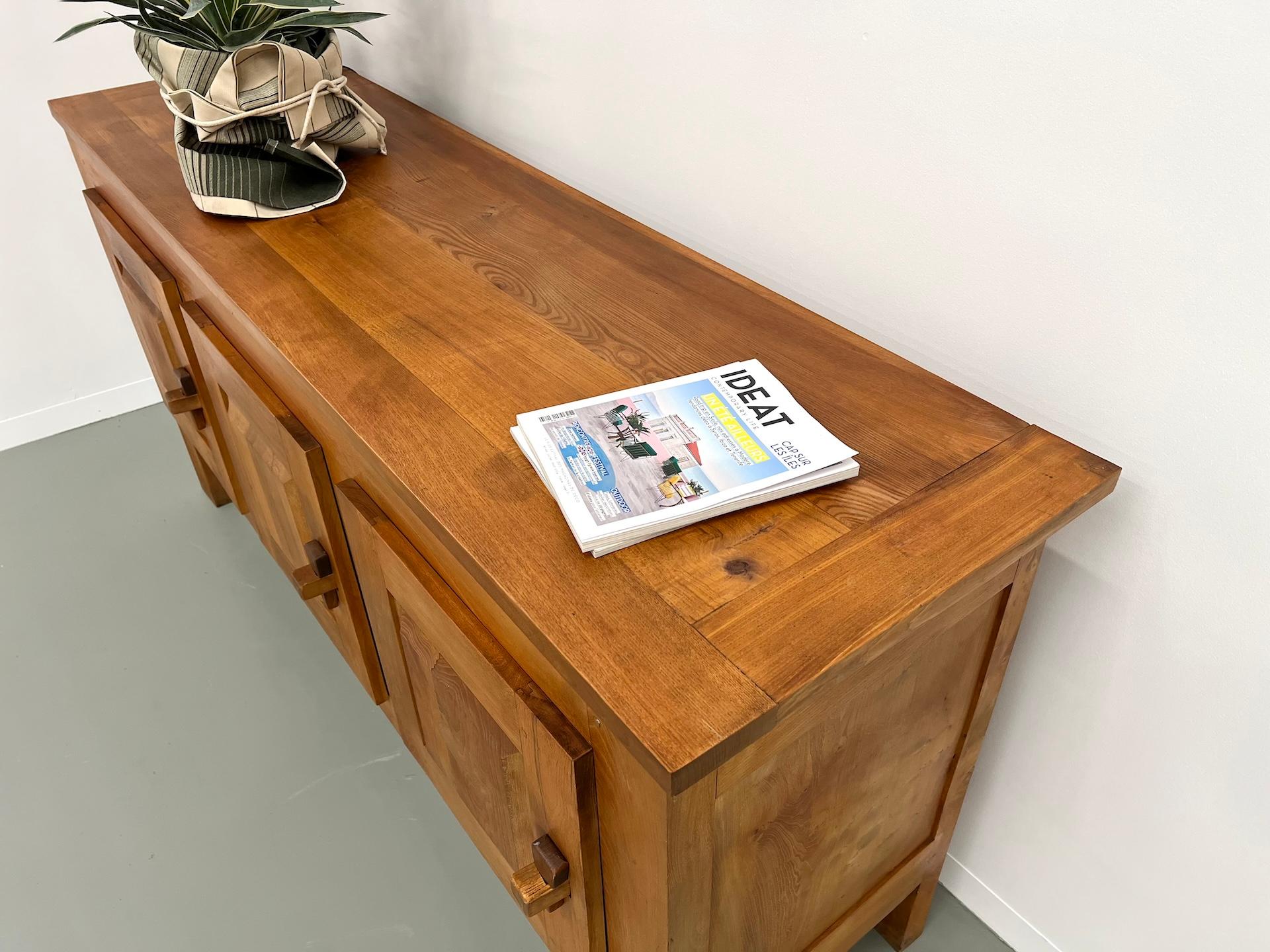 Brutalist french sideboard from the 1950s in solid elm For Sale 2
