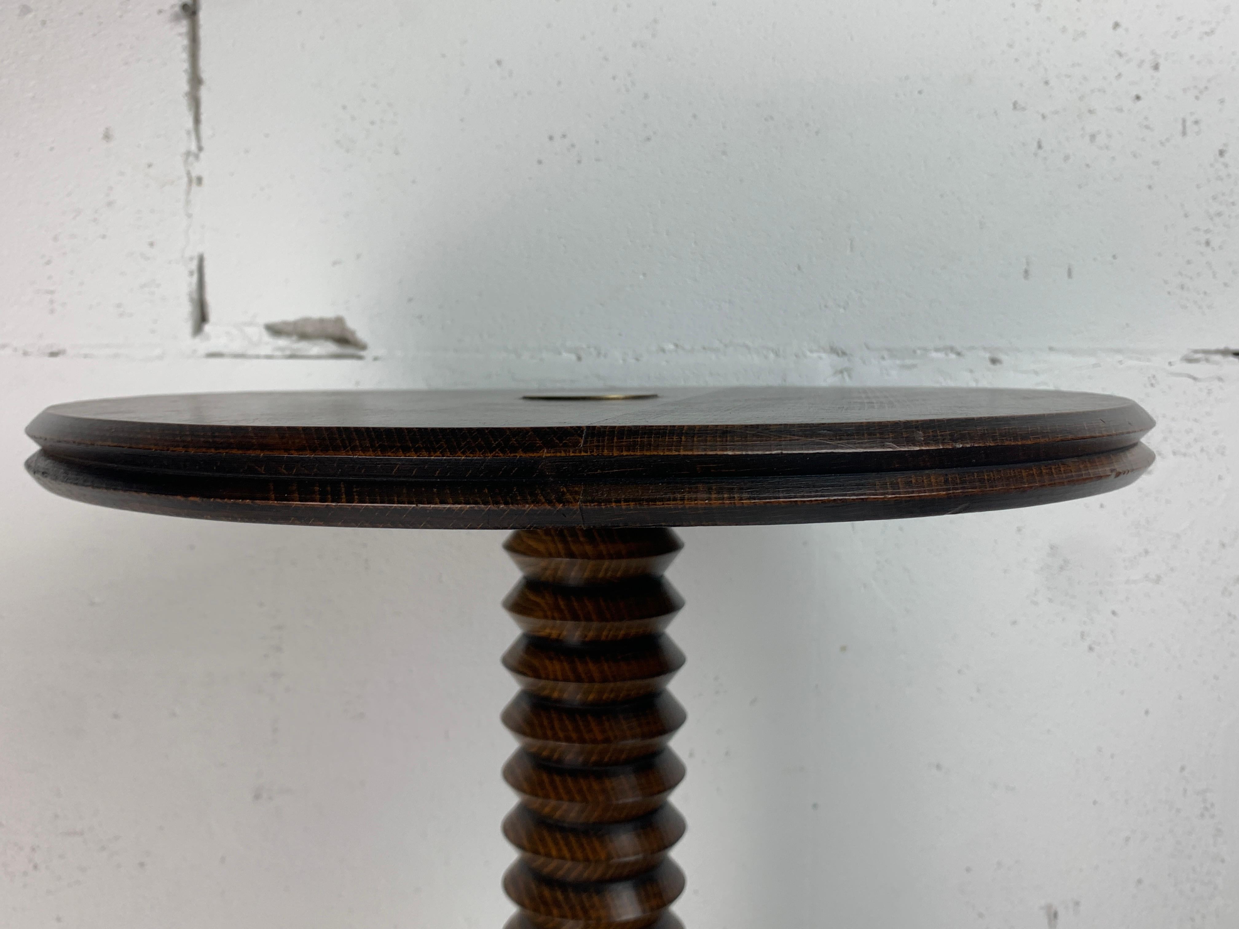 Table d'appoint brutaliste en bois tourné français, années 1950 en vente 2