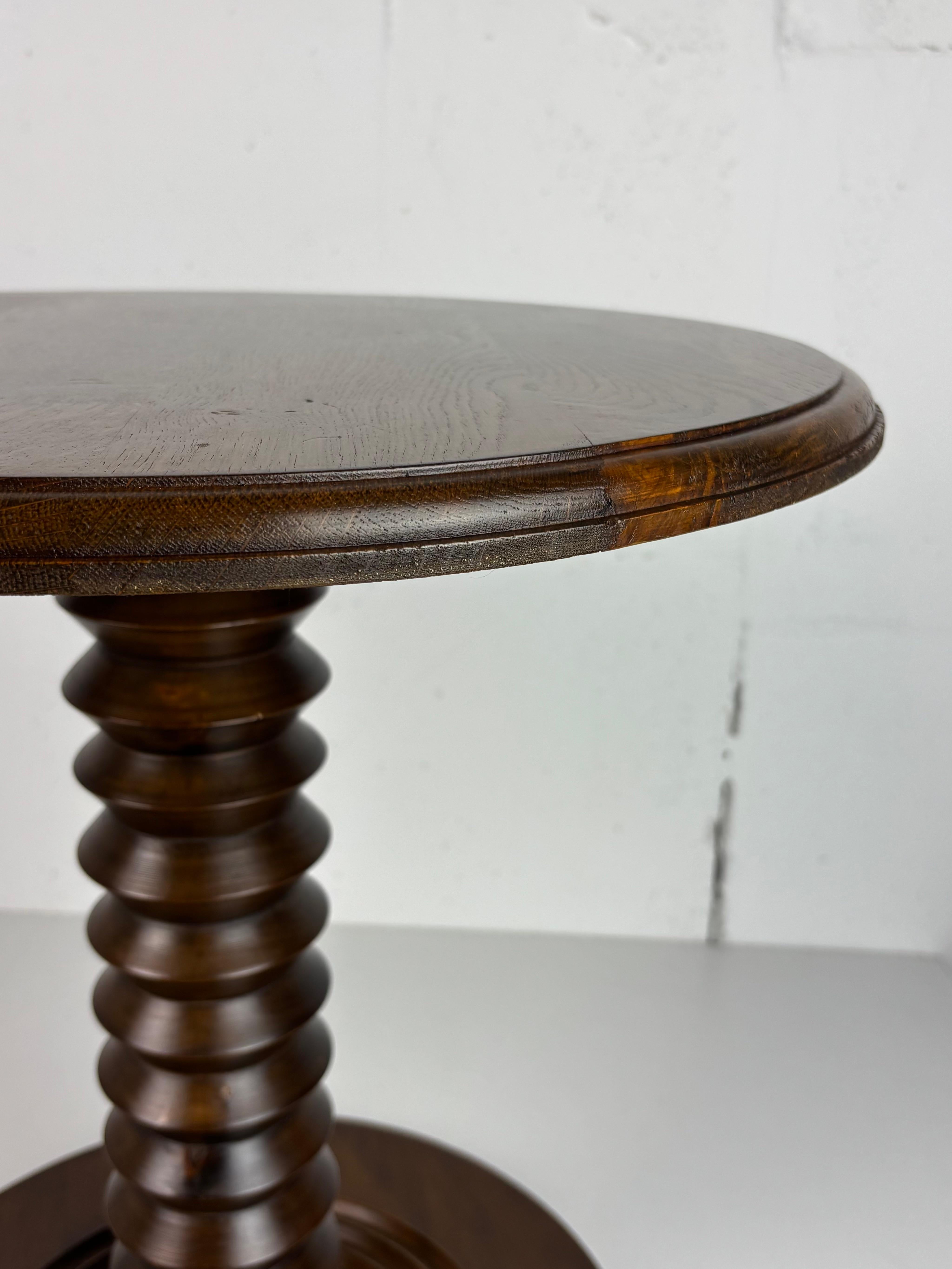 Mesa auxiliar Brutalista francesa de madera torneada para prensa de vino, años 50 en venta 3