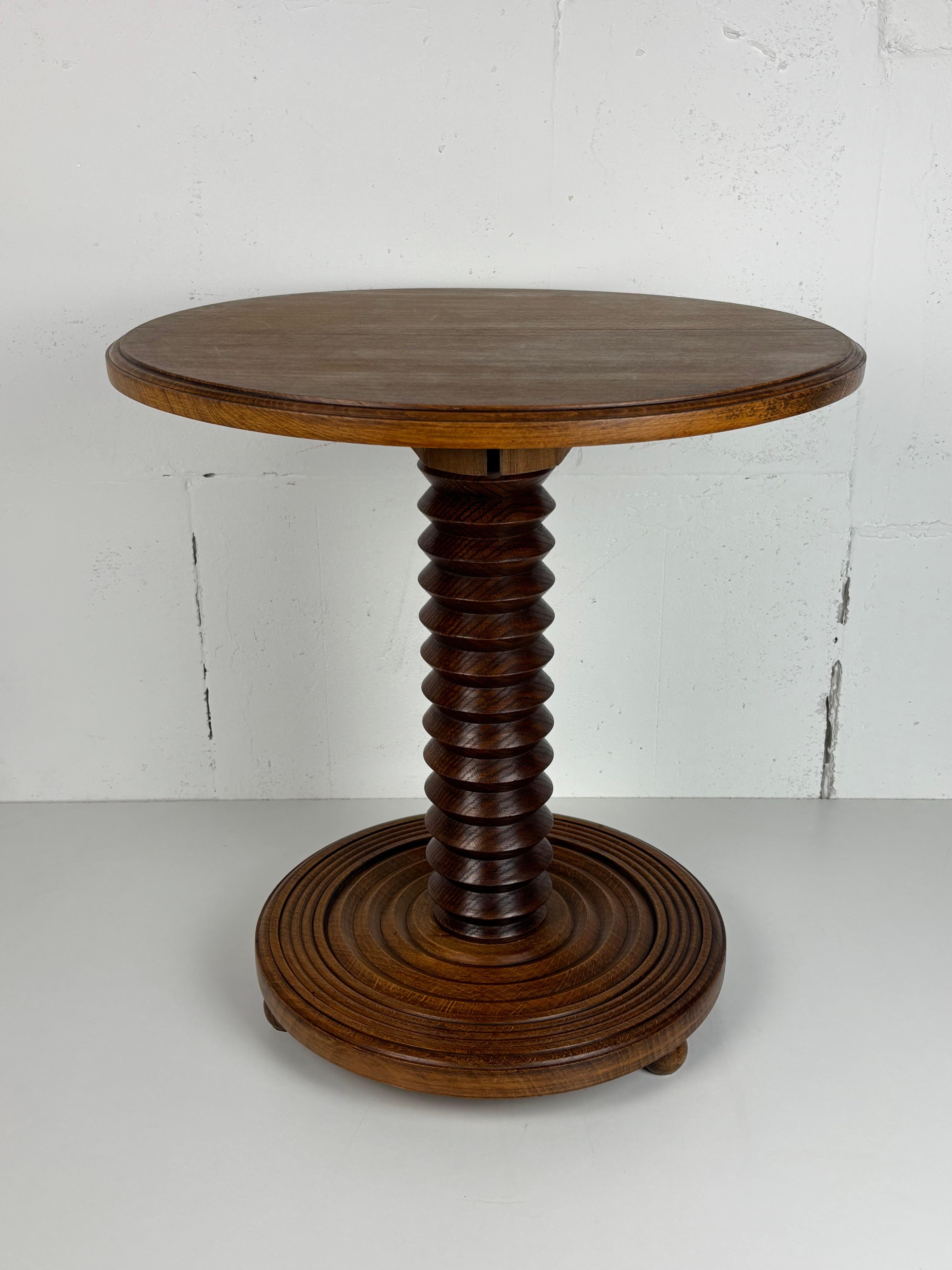 Mesa auxiliar Brutalista francesa de madera torneada para prensa de vino, años 50 en venta 3