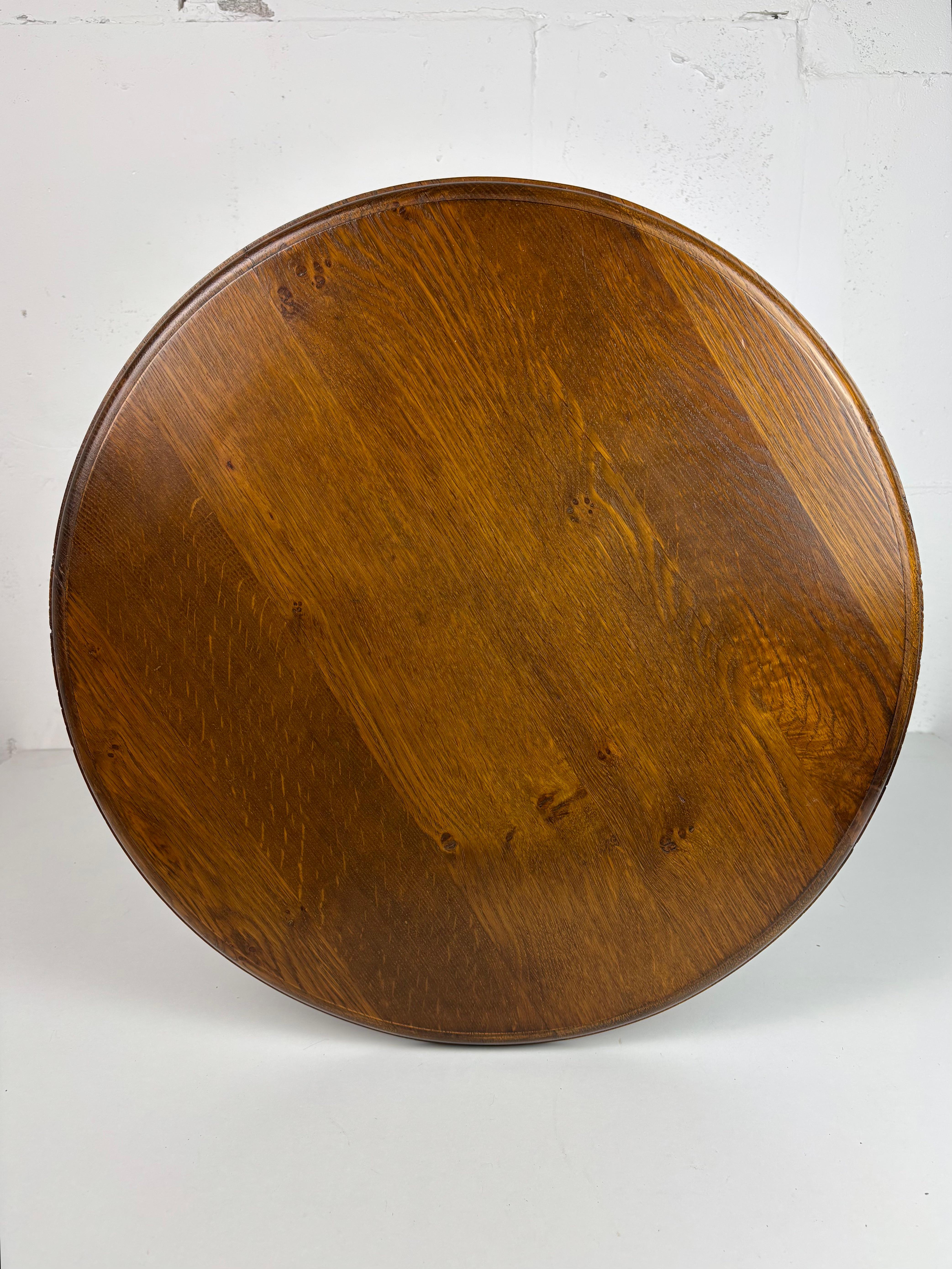 Mesa auxiliar Brutalista francesa de madera torneada para prensa de vino, años 50 en venta 4