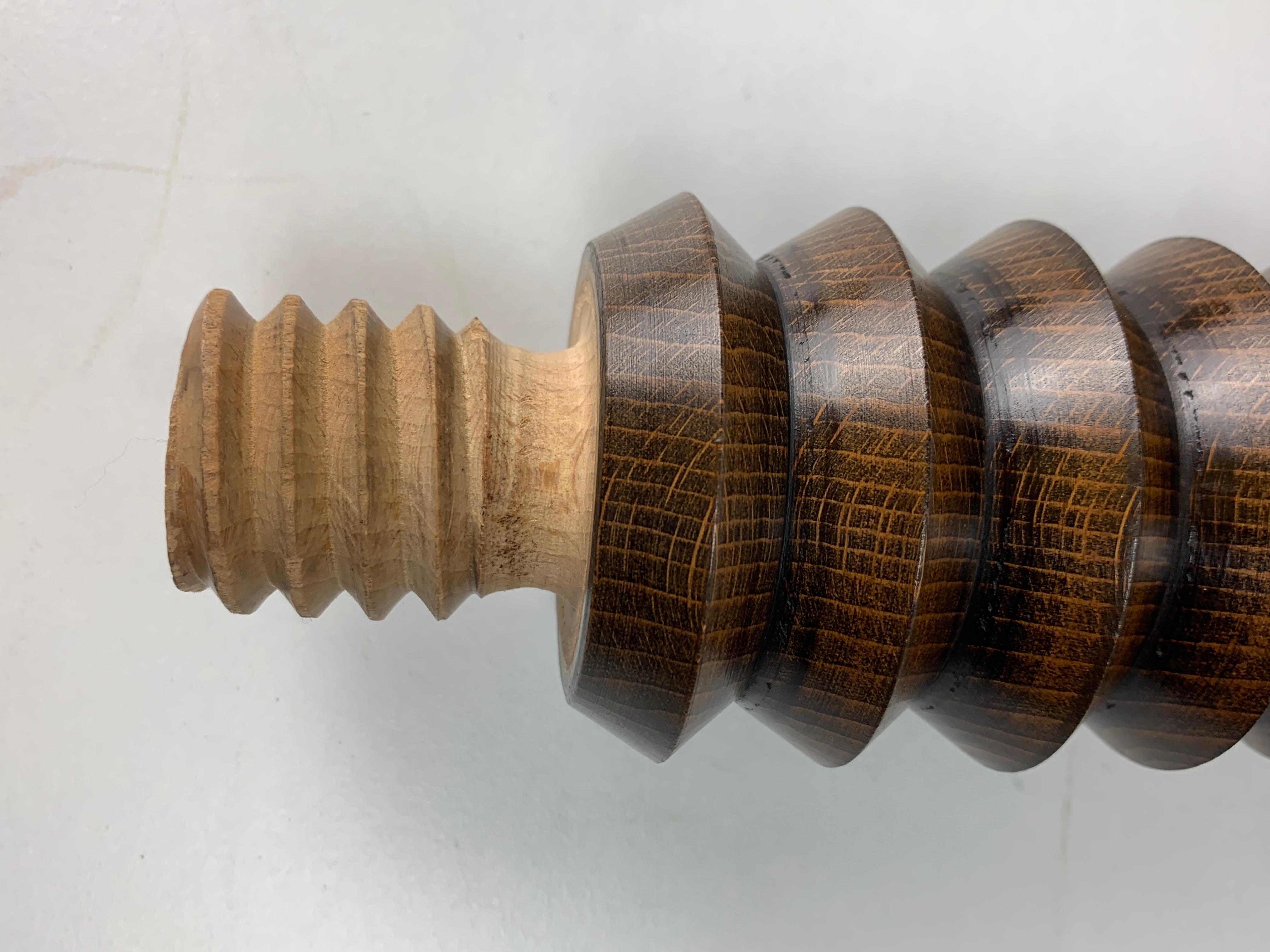 Table d'appoint brutaliste en bois tourné français, années 1950 en vente 8