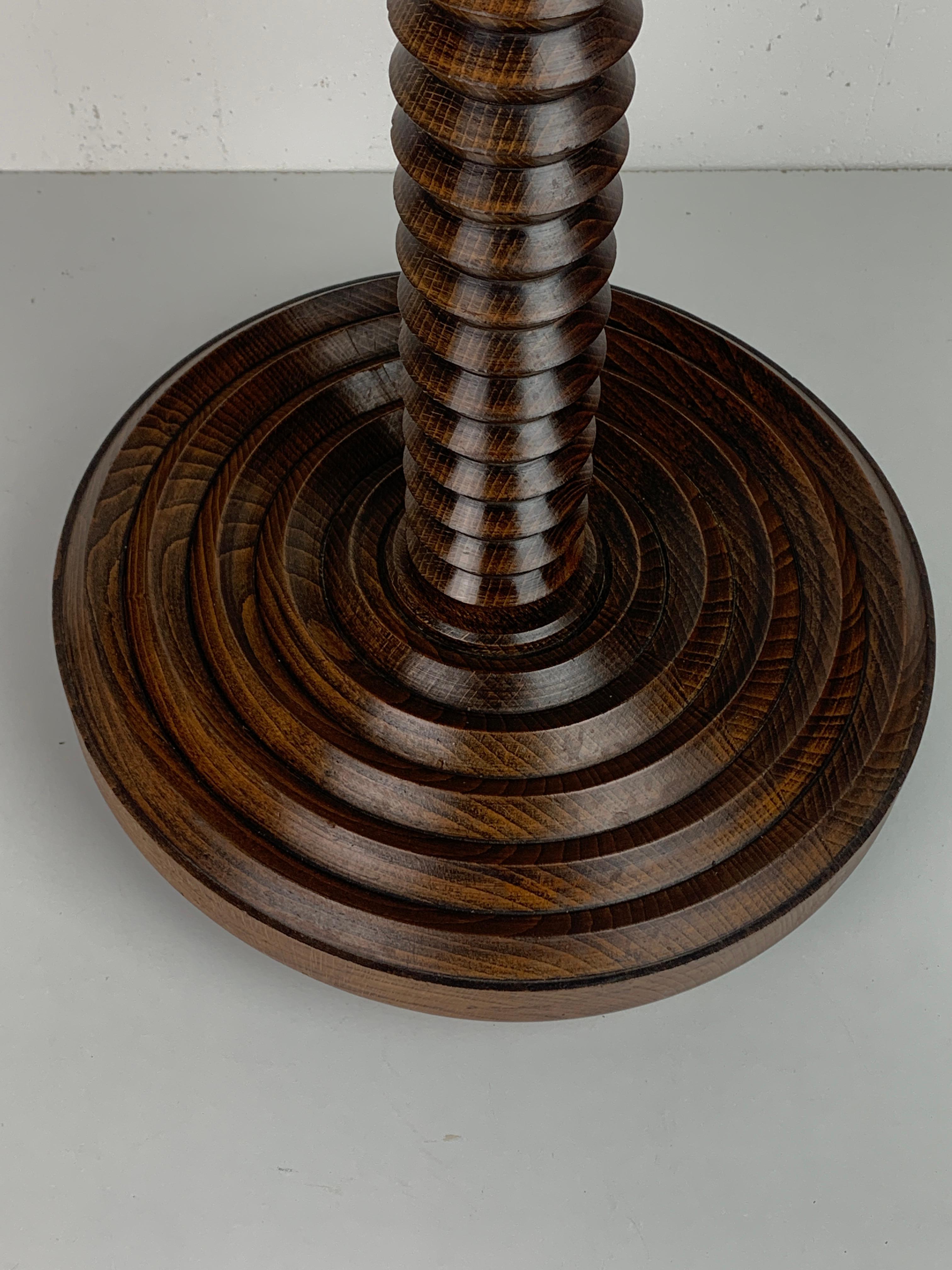 Provincial français Table d'appoint brutaliste en bois tourné français, années 1950 en vente