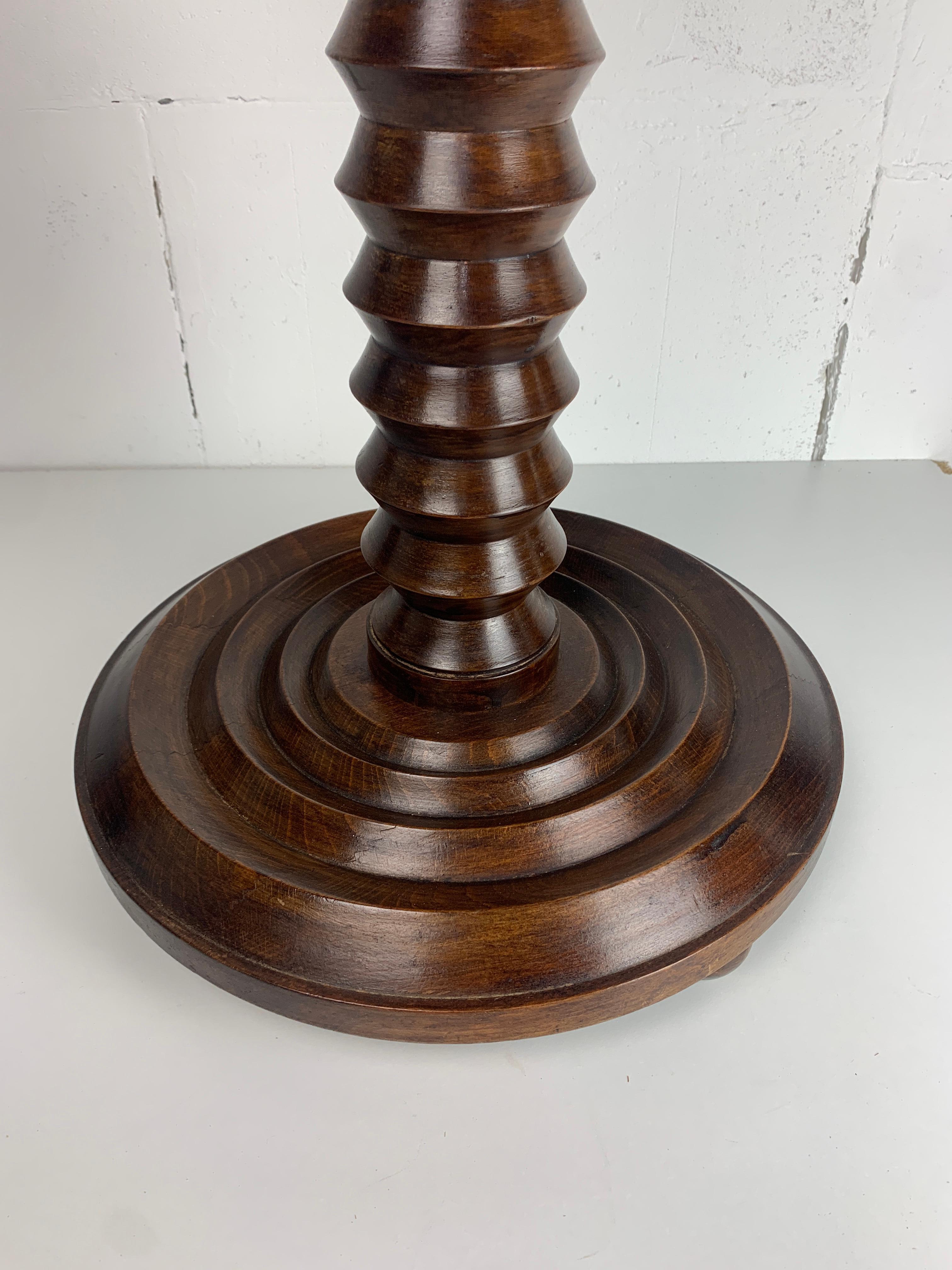 Francese Tavolino da pressa per vino brutalista francese in Wood Wood tornito, anni '50 in vendita