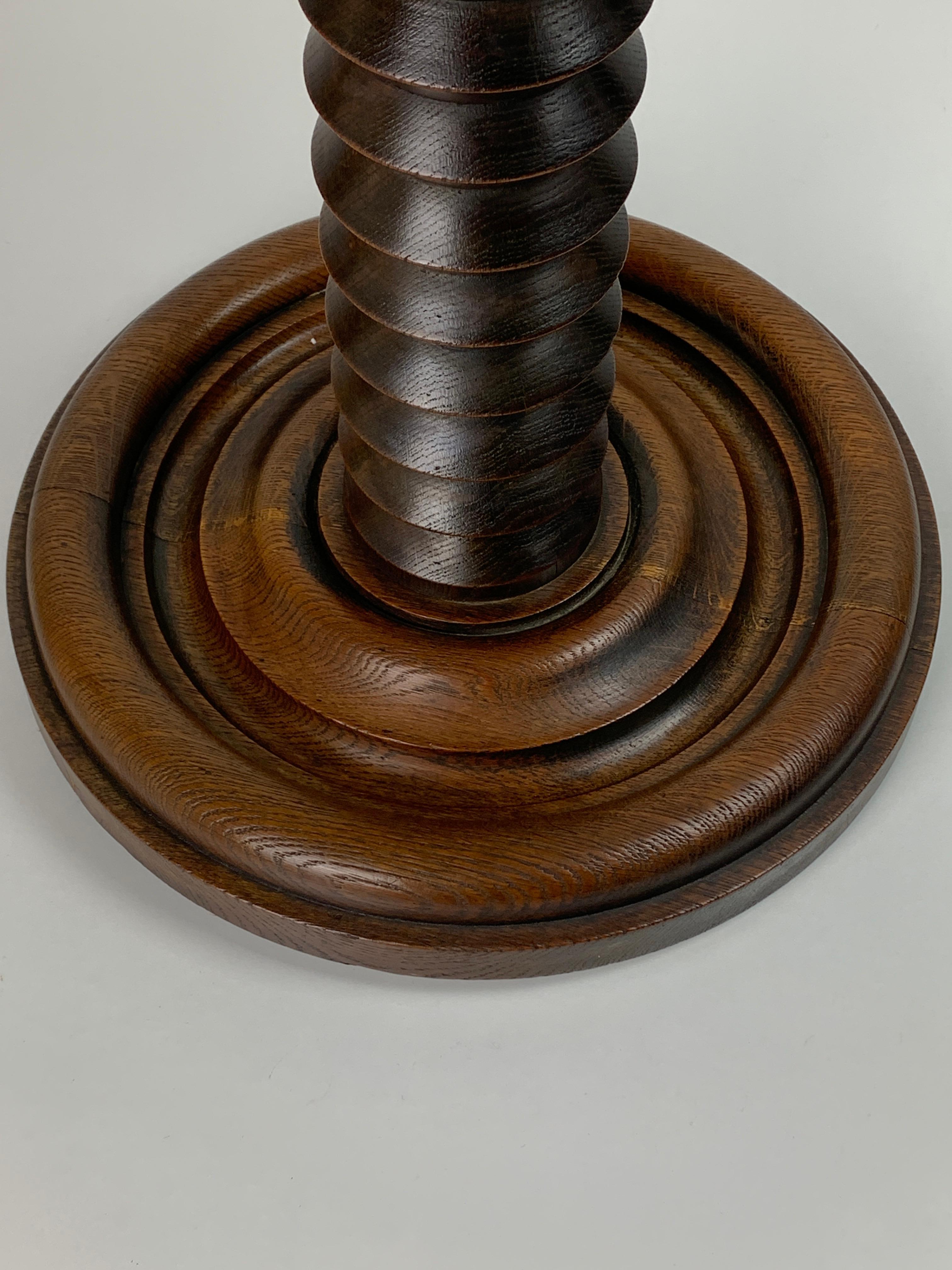 Francese Tavolino da pressa per vino brutalista francese in Wood Wood tornito, anni '50