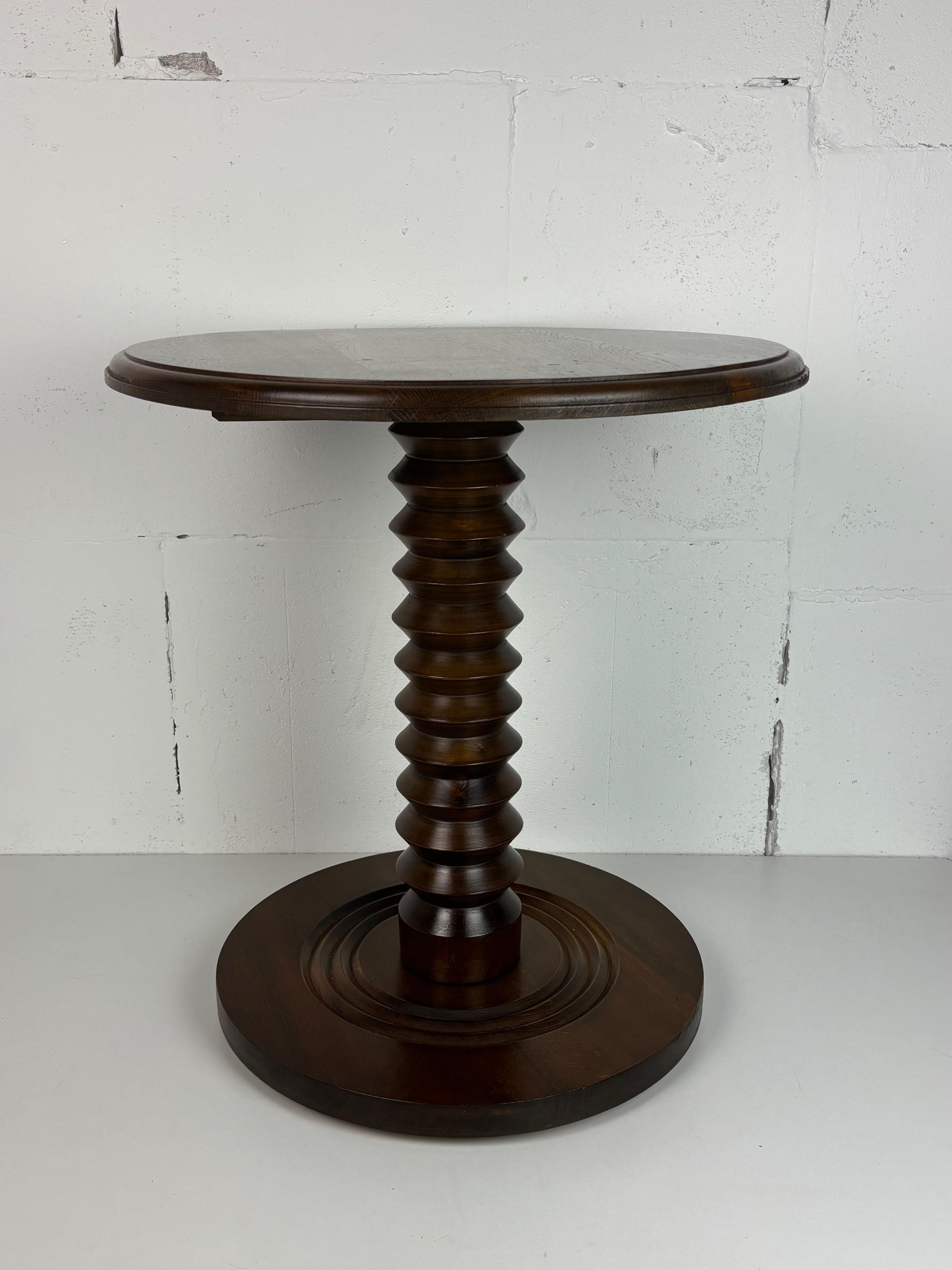 Mesa auxiliar Brutalista francesa de madera torneada para prensa de vino, años 50 Francés en venta