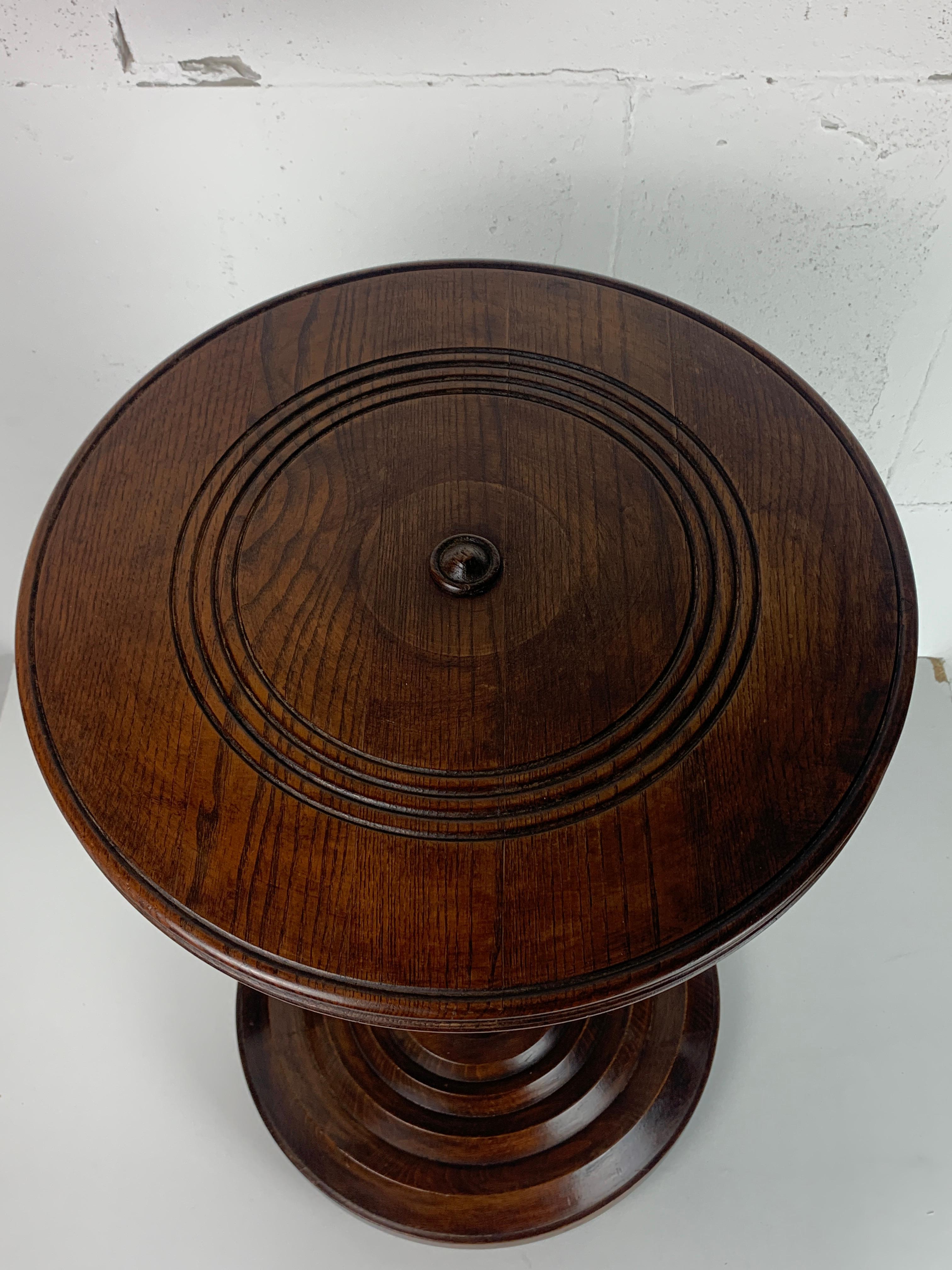 Quercia Tavolino da pressa per vino brutalista francese in Wood Wood tornito, anni '50 in vendita