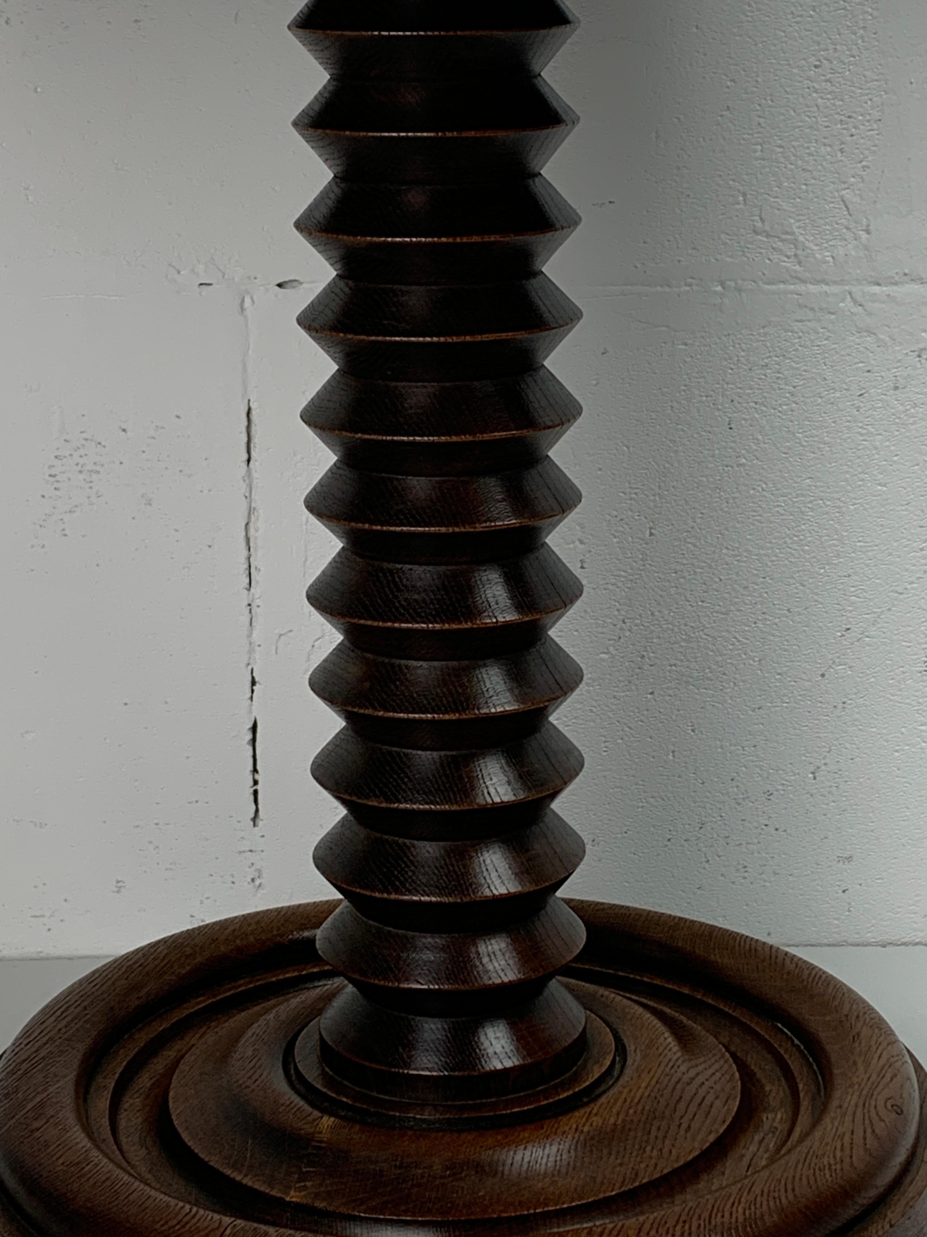 Quercia Tavolino da pressa per vino brutalista francese in Wood Wood tornito, anni '50