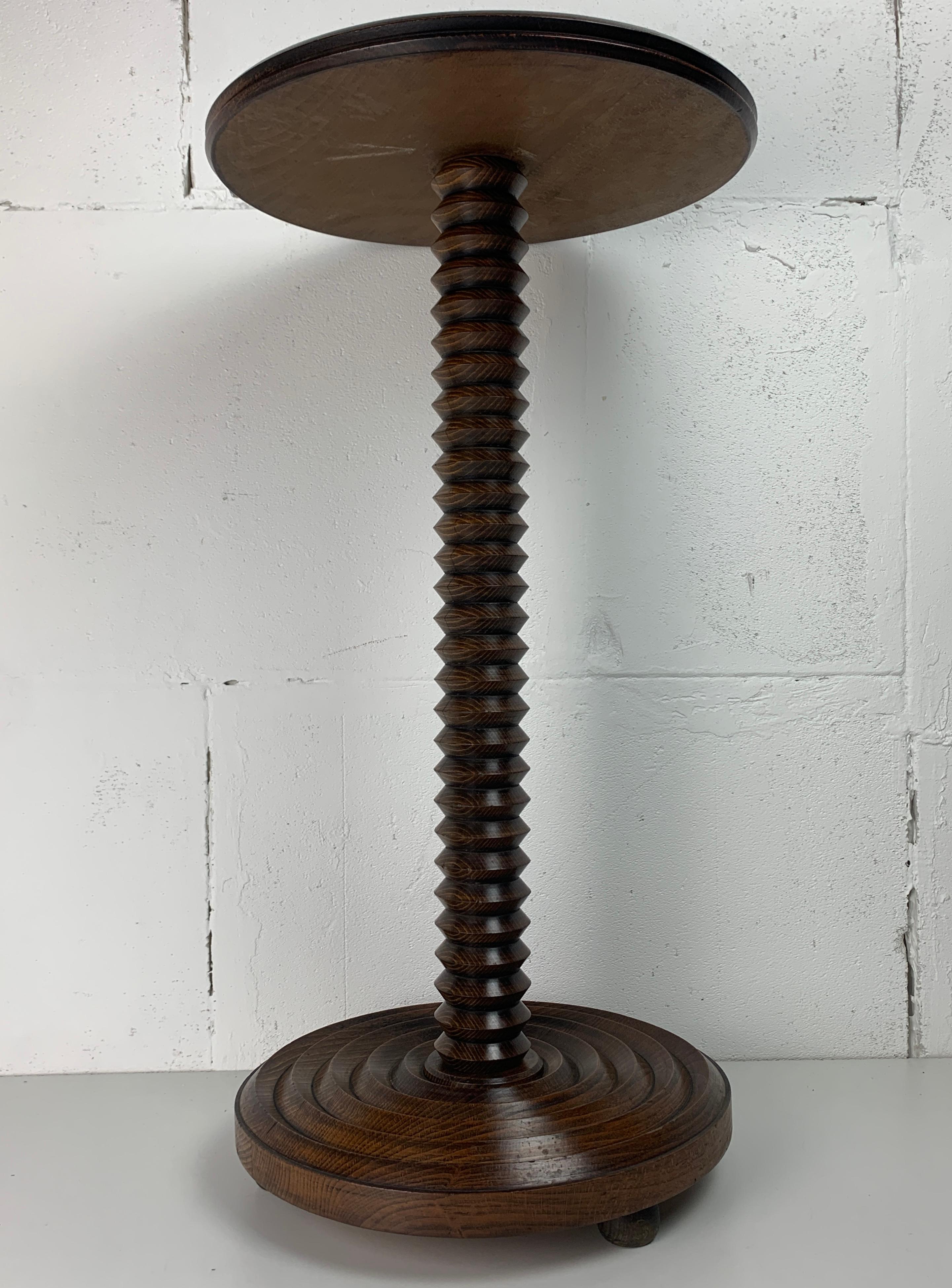 Chêne Table d'appoint brutaliste en bois tourné français, années 1950 en vente