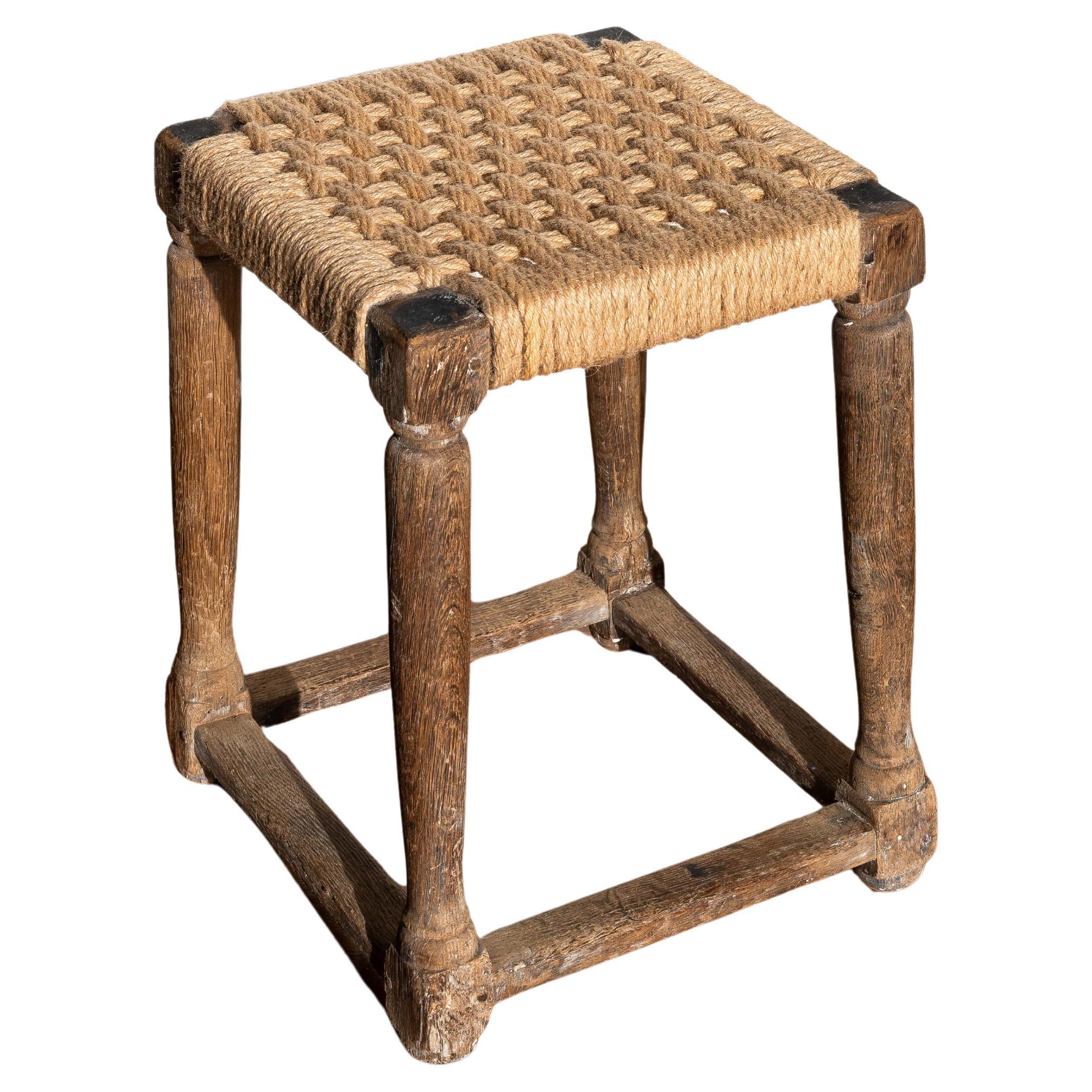 Sgabello francese brutalista in legno - Sgabello rustico Atelier A - Legno e corda - Anni '20