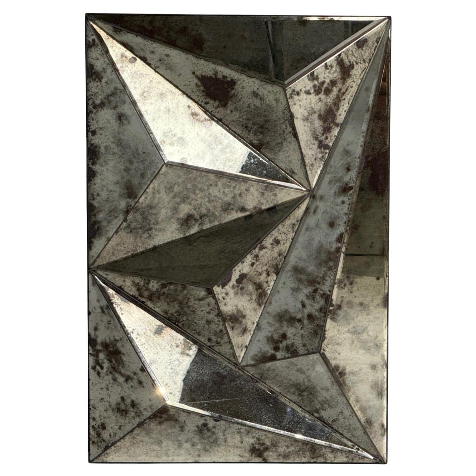 Geometrischer Wandspiegel im brutalistischen Stil, abgeschrägtes, abgeschrägtes Glas, Holz, 21. Jahrhundert.