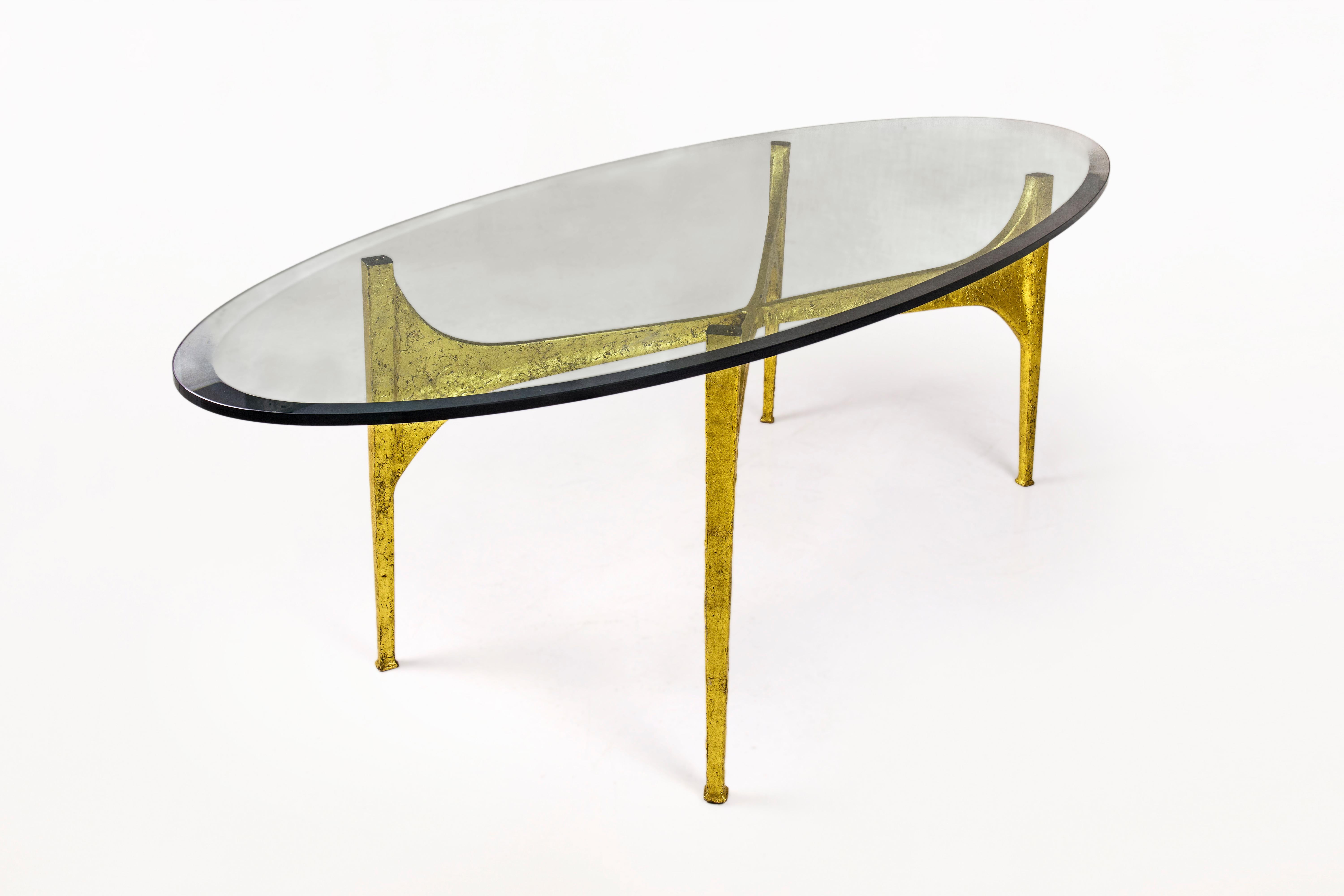 Brutalist coffee table.
Gilt iron base and oval glass table top.
Circa 1960, France.
Good vintage condition.