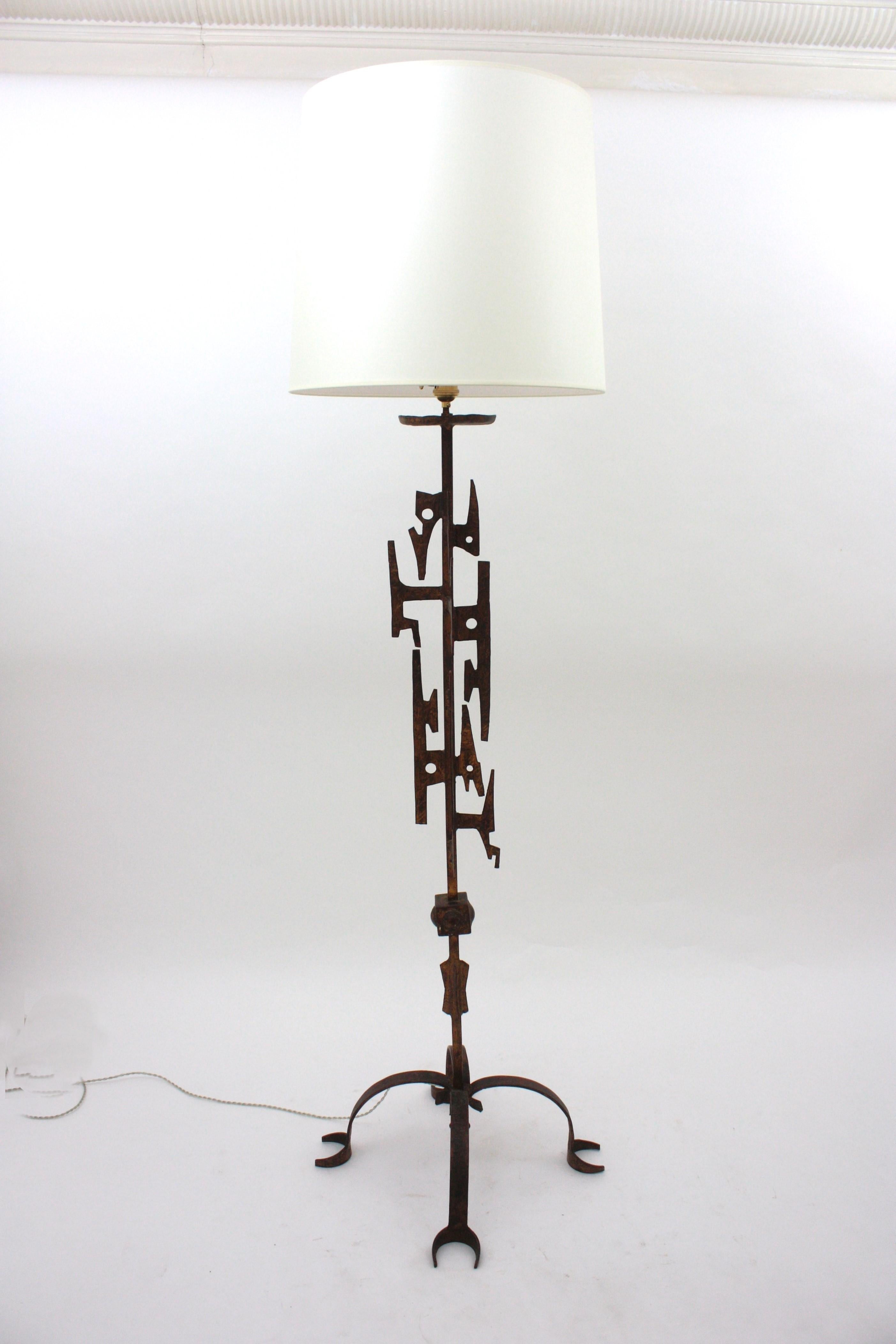 Spanish Paul Evans Style Brutalist Gilt Iron Floor Lamp For Sale