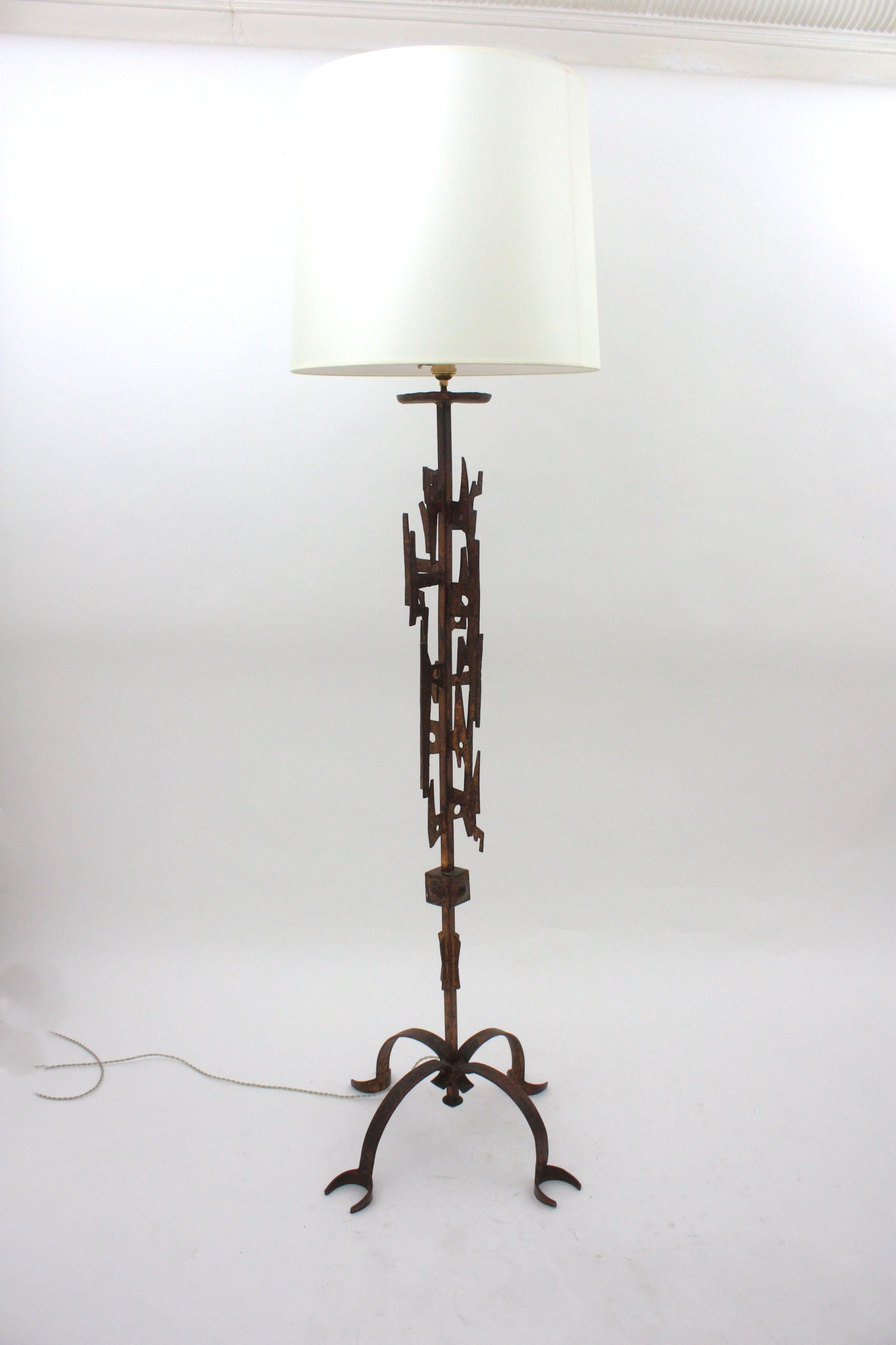20th Century Paul Evans Style Brutalist Gilt Iron Floor Lamp For Sale