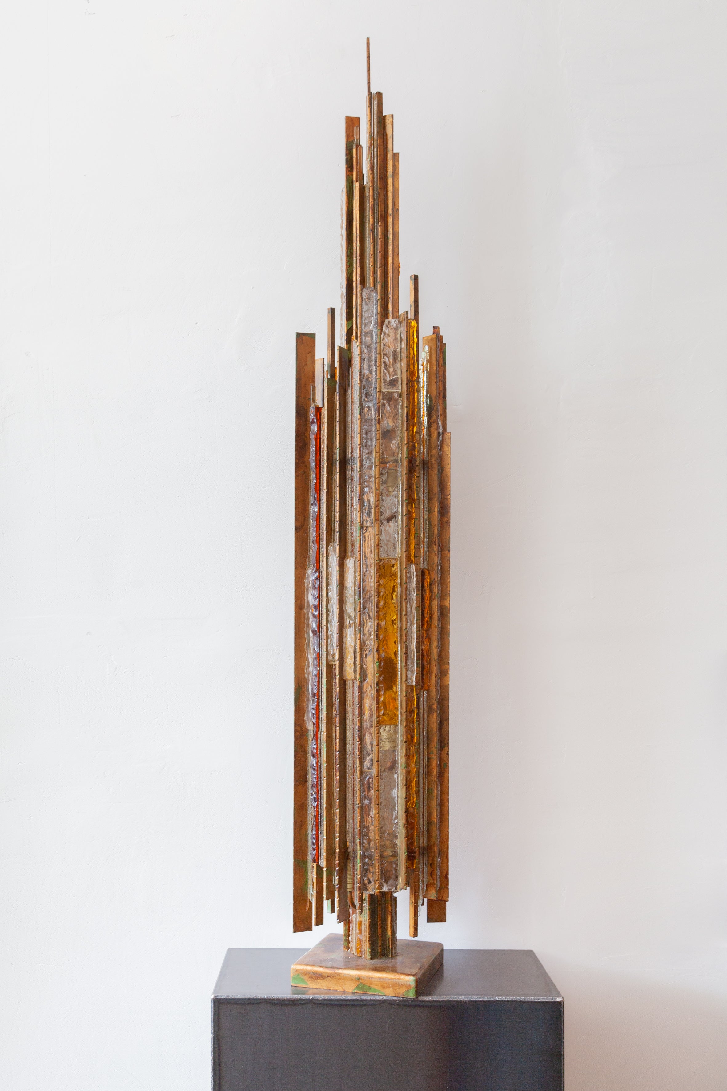 Große Bodenlampe aus brutalistischem Glas und vergoldet, 1970er Jahre, von Biancardi und Jordan Arte  (Metall) im Angebot