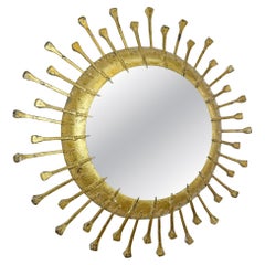 Brutalistische Gold Spanish Sunburst Nagelkopf Spiegel