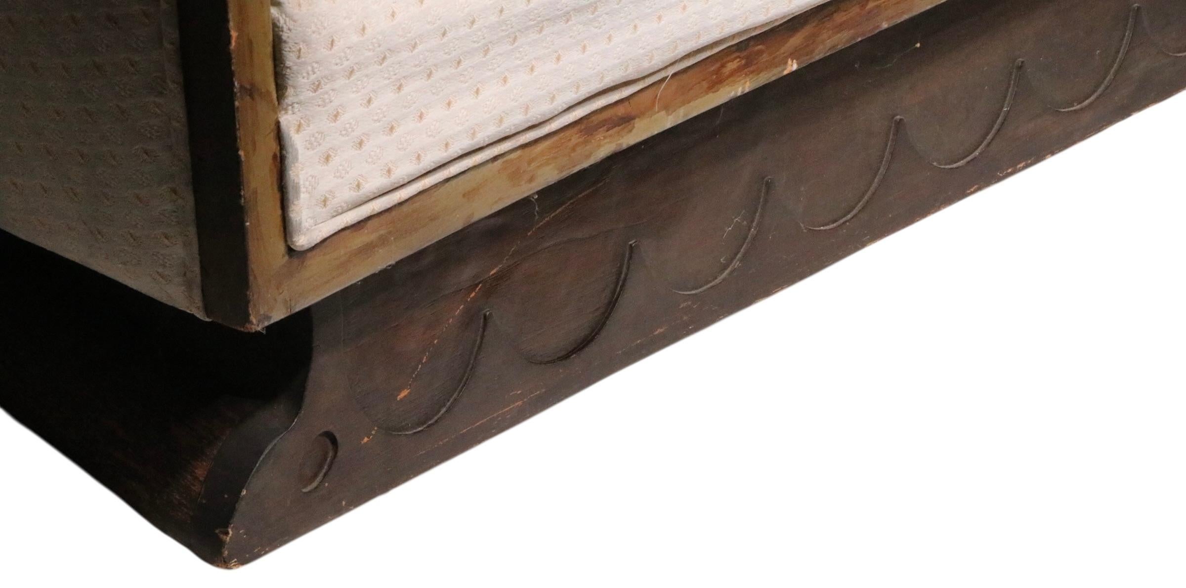 Brutalist Gothic Boho Style Cathedral Style Sofa after Mont Pearsall c. 1970's in vendita 1