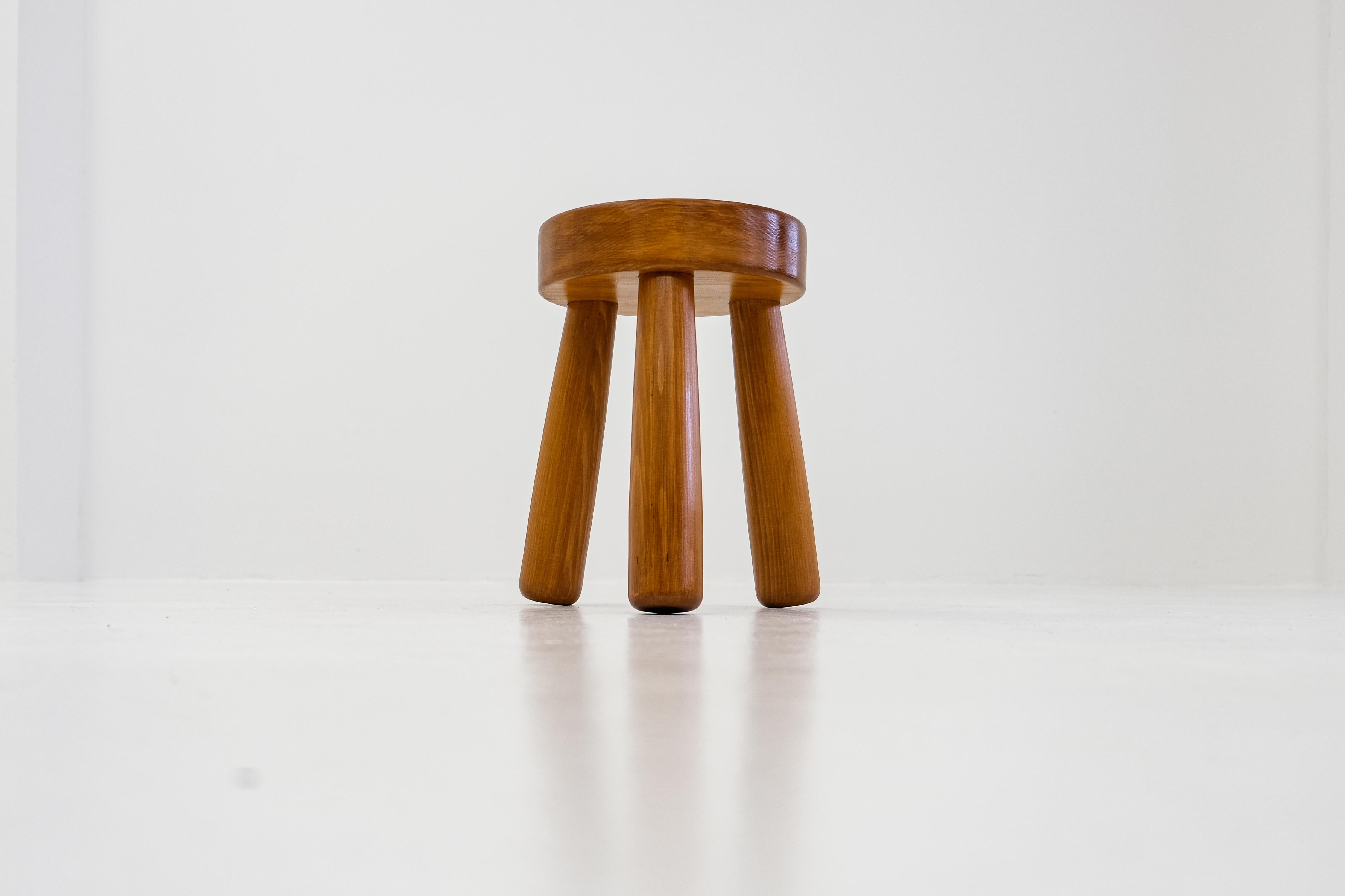 Brutalist Gröning Design tripod stool, Sweden, 1990s In Good Condition For Sale In Frankfurt am Main, DE
