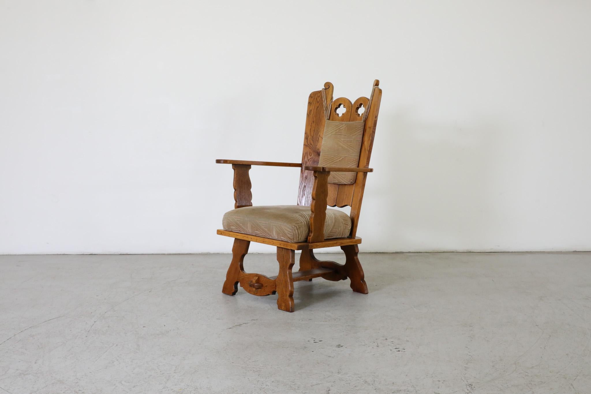 Brutalistische, handgeschnitzte Sessel aus Eiche mit hoher Rückenlehne und Originalpolstern (Niederländisch) im Angebot